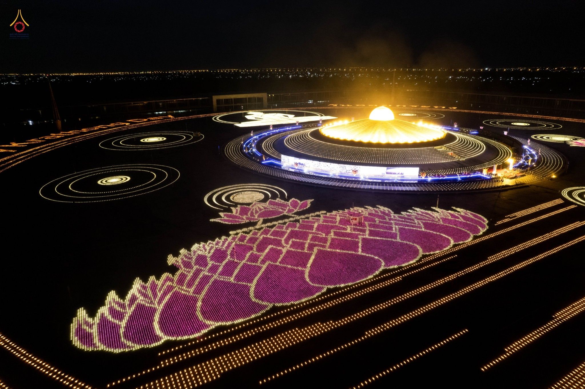 ภาพ No. 38697 : พิธีจุดประทีปถวายเป็นพุทธบูชา และพิธีลอยกระทงธรรม เนื่องในวันลอยกระทง ณ วัดพระธรรมกาย