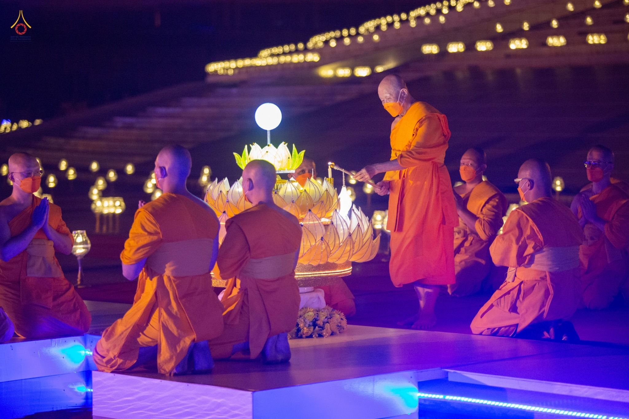 ภาพ No. 38707 : พิธีจุดประทีปถวายเป็นพุทธบูชา และพิธีลอยกระทงธรรม เนื่องในวันลอยกระทง ณ วัดพระธรรมกาย