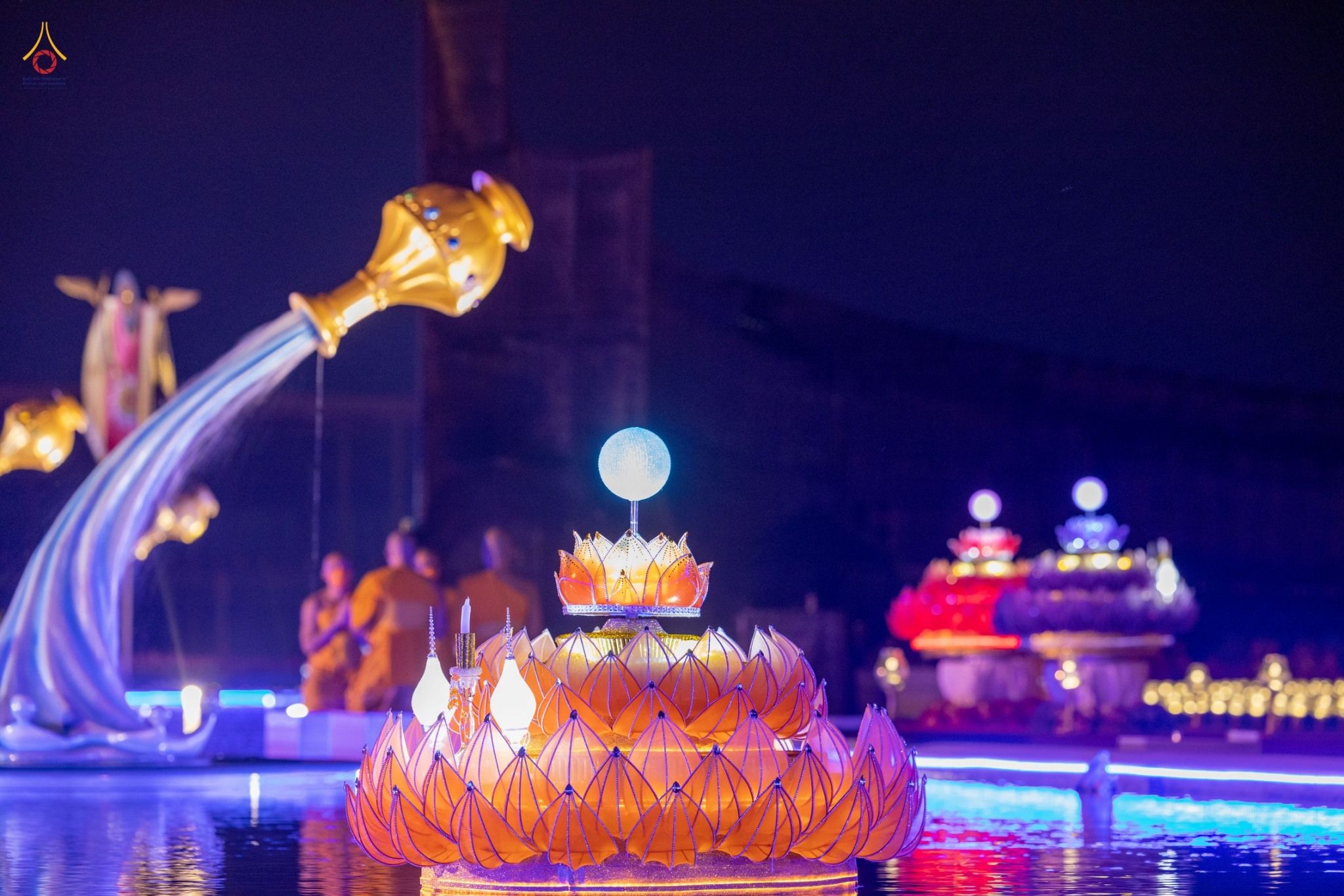 ภาพ No. 38716 : พิธีจุดประทีปถวายเป็นพุทธบูชา และพิธีลอยกระทงธรรม เนื่องในวันลอยกระทง ณ วัดพระธรรมกาย