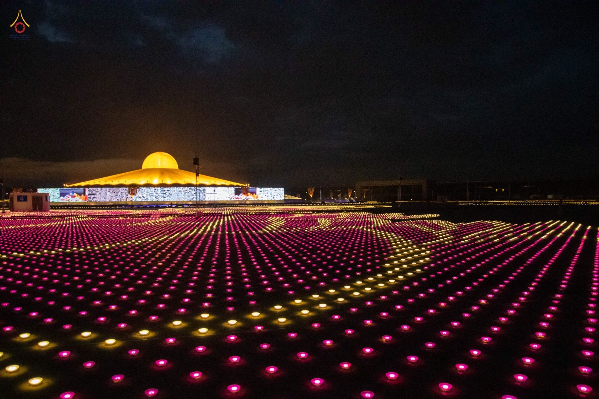 ภาพ No. 38727 : พิธีจุดประทีปถวายเป็นพุทธบูชา และพิธีลอยกระทงธรรม เนื่องในวันลอยกระทง ณ วัดพระธรรมกาย