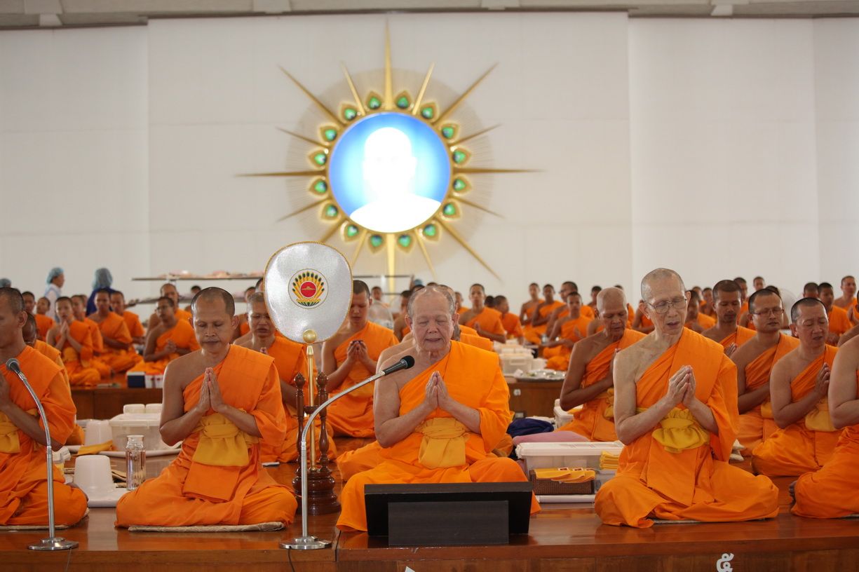 ภาพ No. 3726 : พิธีถวายภัตตาหารเนื่องในวันคล้ายวันละสังขารคุณยายอาจารย์ฯ 10 กันยายน พ.ศ. 2555