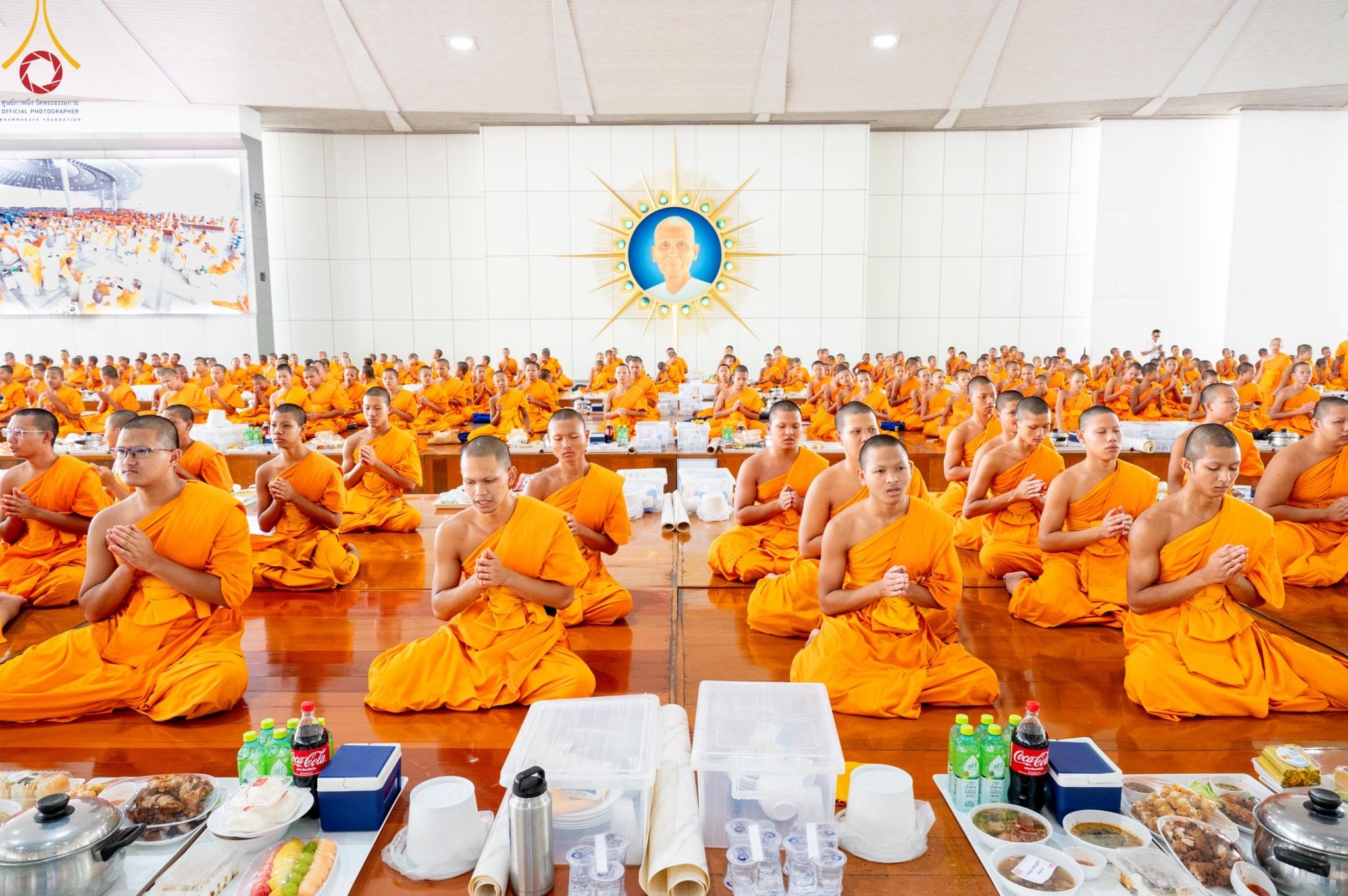 ภาพ No. 152966 : พิธีถวายภัตตาหารเมนูสวรรค์ ในพรรษาแห่งการเข้าถึงธรรม วันอังคารที่ 10 กันยายน พ.ศ. 2567 ครบรอบ 24 ปี วันละสังขาร คุณยายอาจารย์มหารัตนอุบาสิกาจันทร์ ขนนกยูง ณ หอฉันคุณยายอาจารย์ฯ วัดพระธรรมกาย