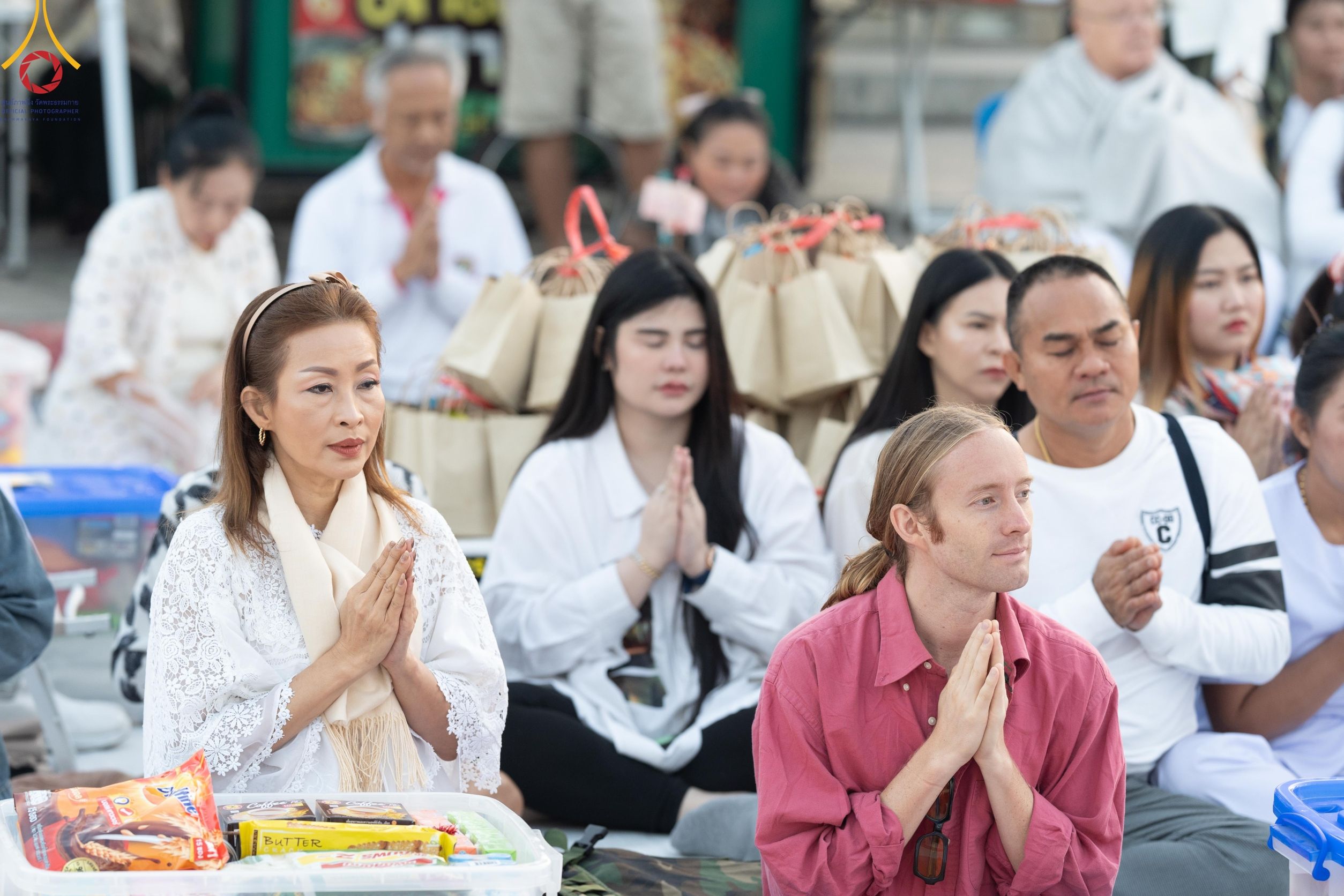 ภาพ No. 185747 : พิธีตักบาตรพระ 10,000 รูป ครั้งที่ 3 เนื่องในโอกาส 193 ปี จังหวัดกาญจนบุรี อุทิศส่วนกุศลให้แด่บรรพชน และเพื่อช่วยเหลือผู้ประสบภัยพิบัติต่างๆ วันเสาร์ที่ 21 ธันวาคม พ.ศ. 2567