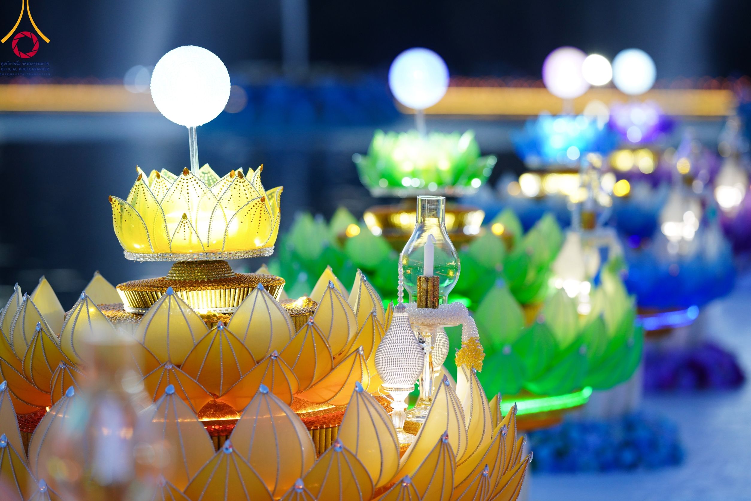 ภาพ No. 97110 : พิธีลอยกระทงธรรม ณ สระเศรษฐีทะเลบุญ มหาวิหารพระมงคลเทพมุนี (สด จนฺทสโร) และพิธีสวดธรรมจักร ครบ 5,899,999,999 จบ เนื่องในวันลอยกระทง วันพระขึ้น 15 ค่ำ เดือน 12 ณ วัดพระธรรมกาย จ.ปทุมธานี วันที่ 27 พฤศจิกายน พ.ศ. 2566