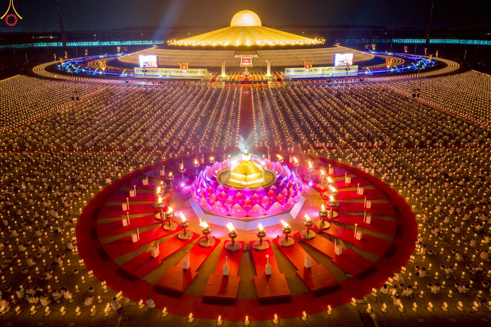 ภาพ No. 253725 : วันที่ 10 ตุลาคม พ.ศ. 2568 พิธีจุดประทีปบูชาพระผู้ปราบมาร, พิธีจุดประทีปบนพระมหาธรรมกายเจดีย์ 20,000 ดวง เนื่องในวันคล้ายวันเกิดครบรอบ 141 ปี พระมงคลเทพมุนี (สด จนฺทสโร)