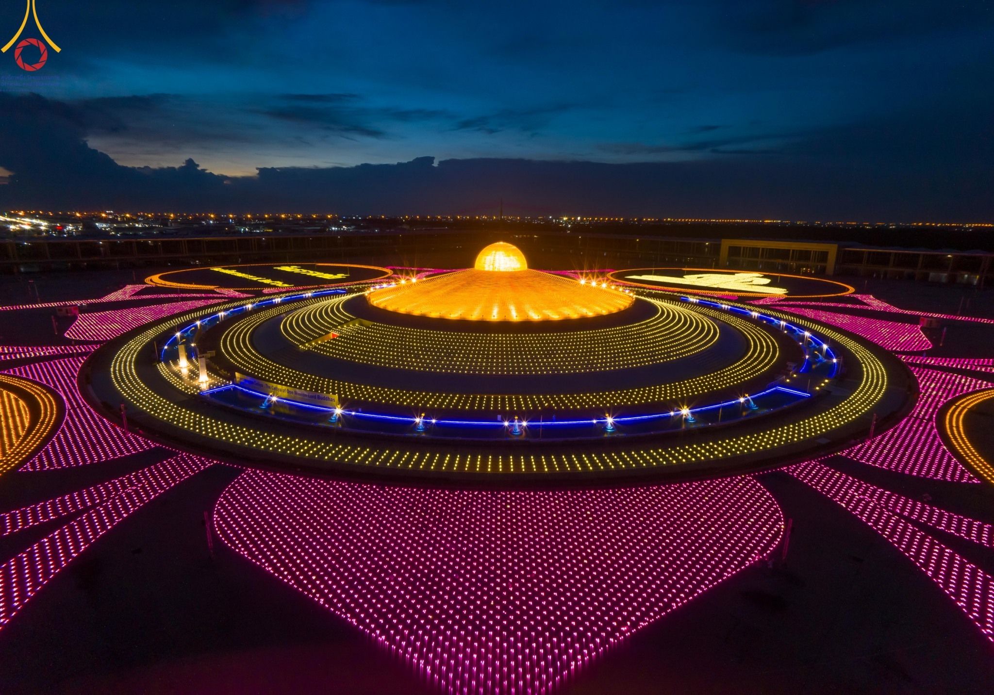 ภาพ No. 150309 : พิธีจุดประทีป และพิธีฉลองชัยสวดมนต์ บทธัมมจักกัปปวัตตนสูตร ครบ 6,668,272,727 จบ เนื่องในวันธรรมชัย 27 สิงหาคม พ.ศ. 2567 ณ มหารัตนวิหารคด วัดพระธรรมกาย