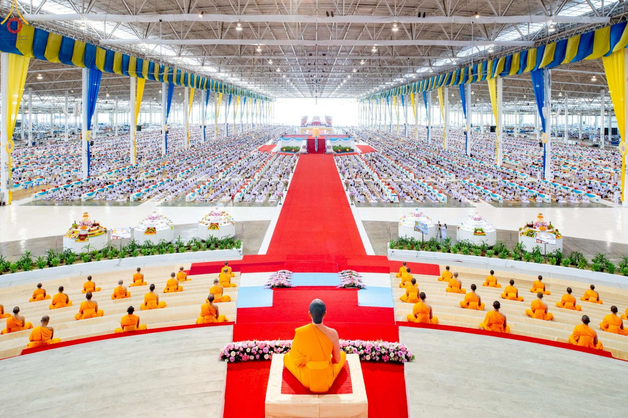 ภาพ No. 236064 : วันที่ 3 สิงหาคม พ.ศ. 2568 พิธีบูชาข้าวพระ ณ สภาธรรมกายสากล วัดพระธรรมกาย