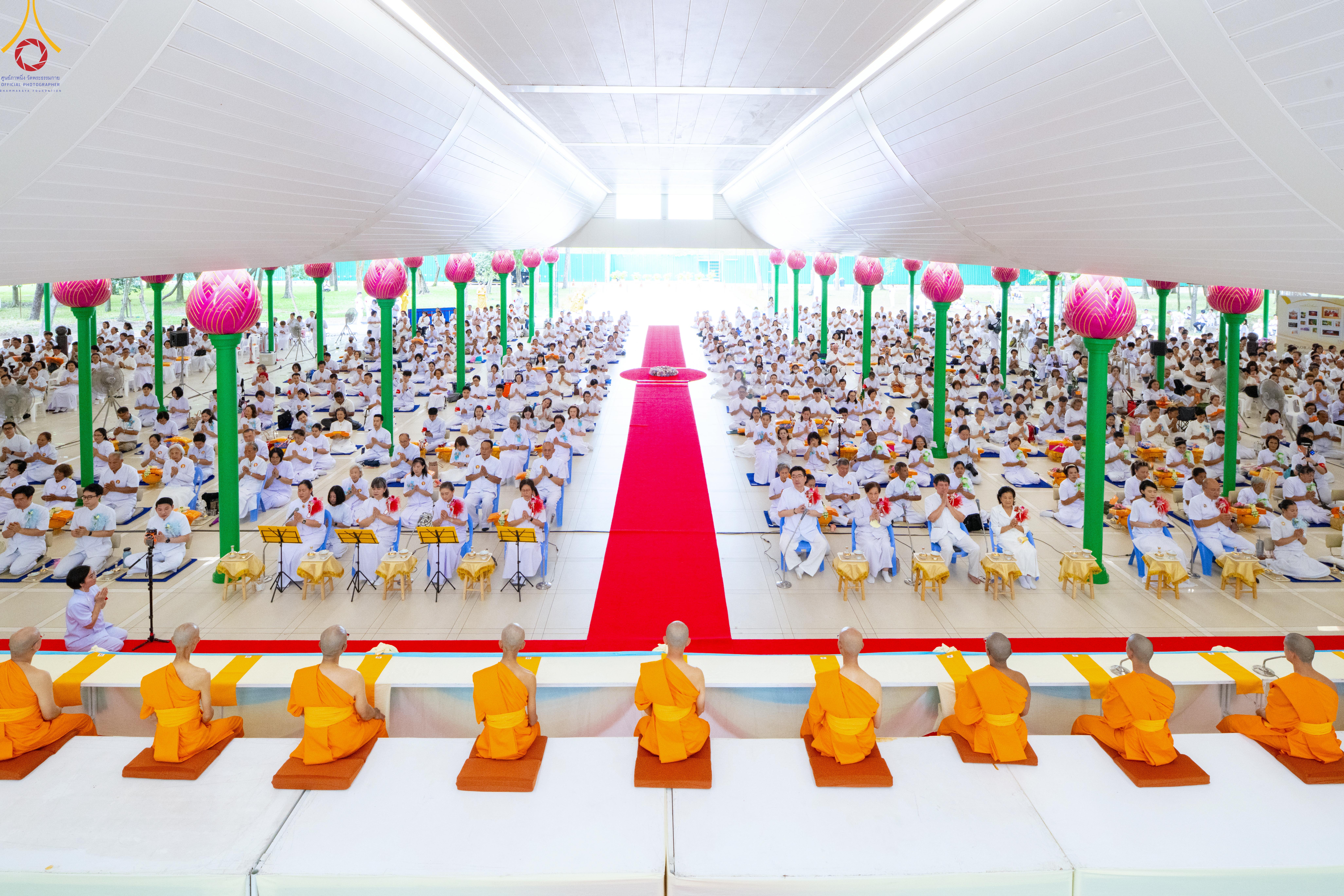 ภาพ No. 330822 : วันวิสาขบูชา อาทิตย์ที่ 31 พฤษภาคม พ.ศ.2569 พิธีบรรพชาสามเณรอุบาสก 11 ท่าน , พิธีถวายบาตรผ้าไตร และจตุปัจจัยไทยธรรม แด่สามเณร , พิธีอุปสมบทอุทิศชีวิต , พิธีกล่าวคำกัปปิยภัณฑ์ ณ อุโบสถพระไตรปิฎก วัดพระธรรมกาย จังหวัดปทุมธานี