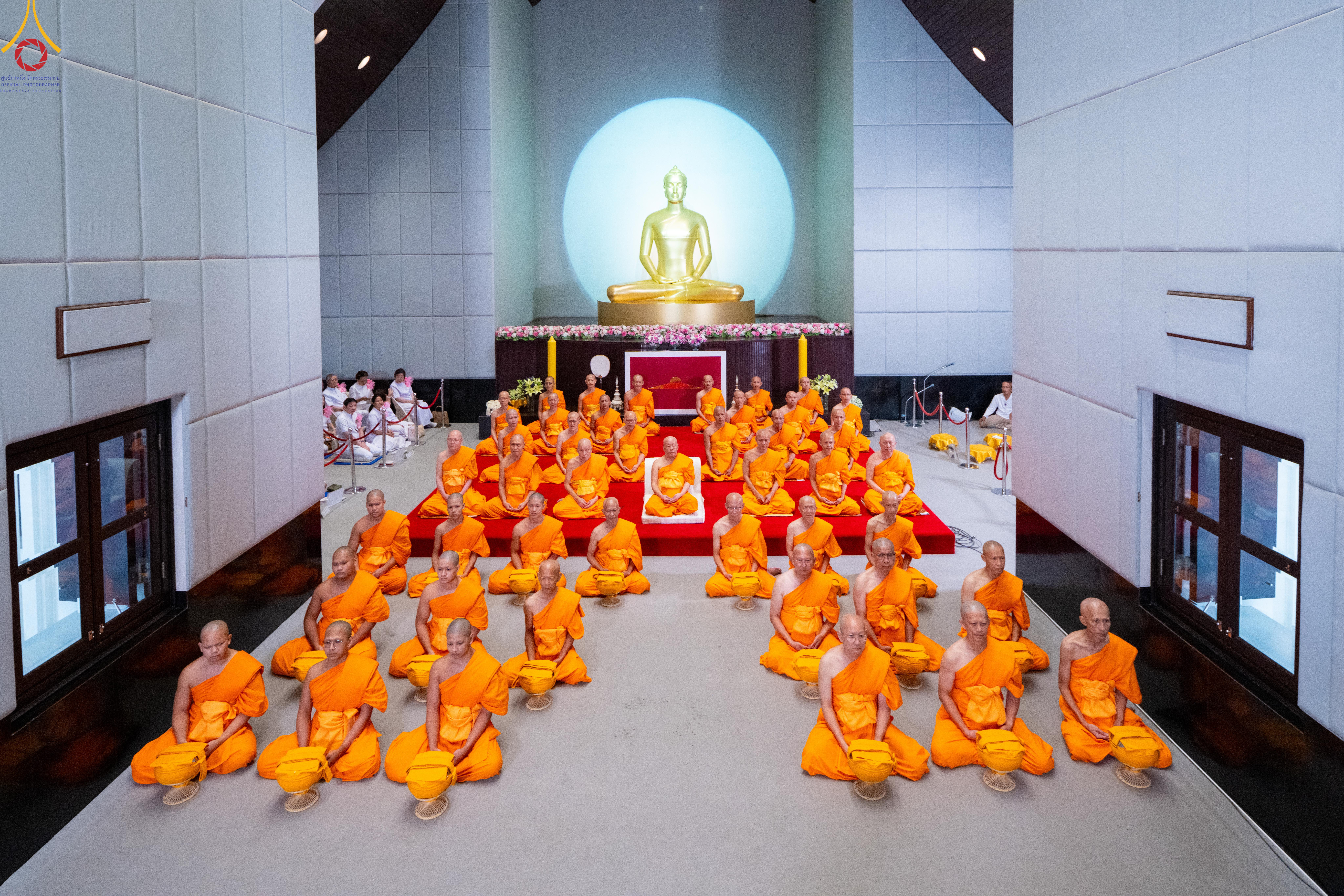 ภาพ No. 330882 : วันวิสาขบูชา อาทิตย์ที่ 31 พฤษภาคม พ.ศ.2569 พิธีบรรพชาสามเณรอุบาสก 11 ท่าน , พิธีถวายบาตรผ้าไตร และจตุปัจจัยไทยธรรม แด่สามเณร , พิธีอุปสมบทอุทิศชีวิต , พิธีกล่าวคำกัปปิยภัณฑ์ ณ อุโบสถพระไตรปิฎก วัดพระธรรมกาย จังหวัดปทุมธานี