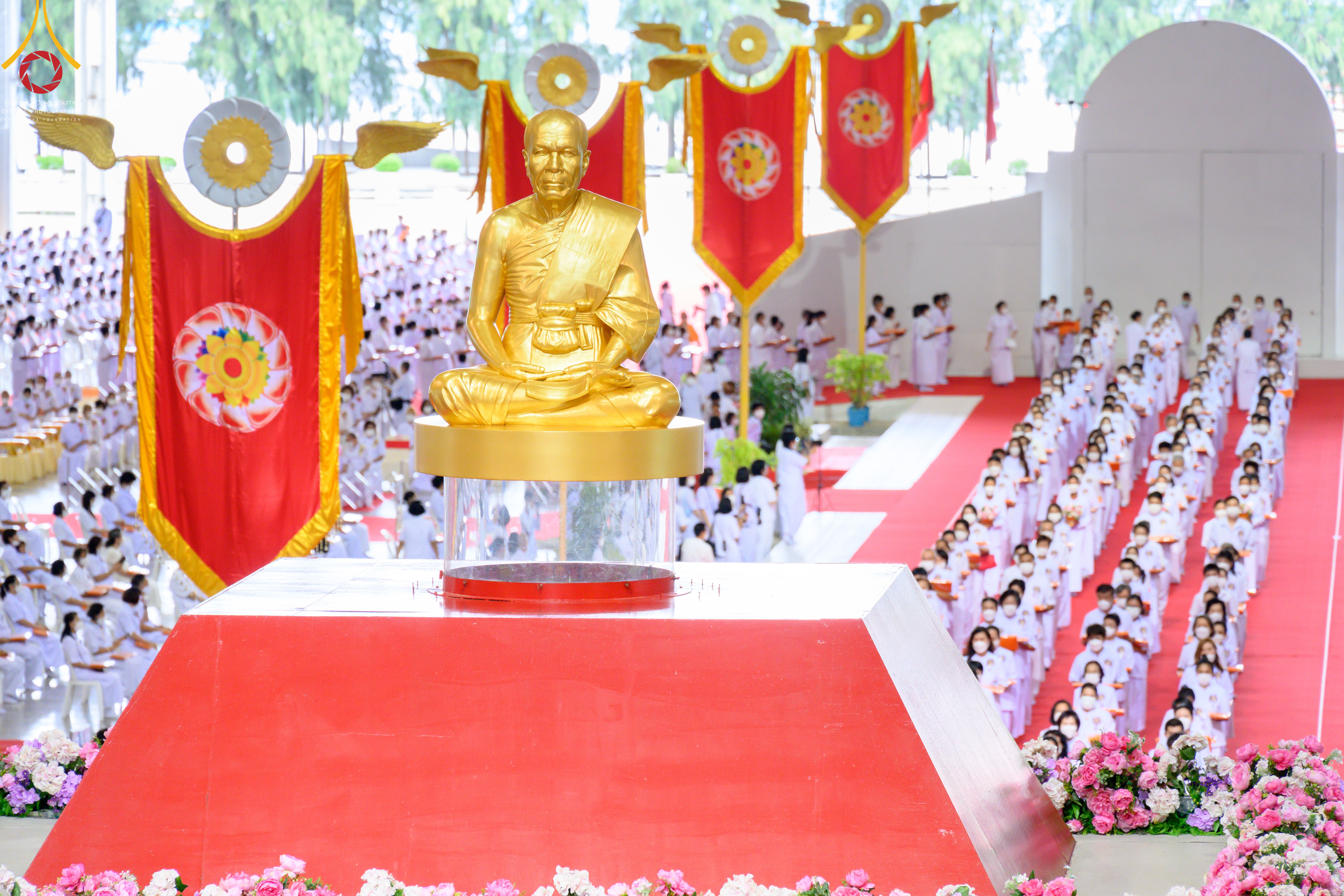 ภาพ No. 51282 : ประมวลภาพพิธีทอดผ้าป่าสมทบกฐิน ครั้งที่  2 เนื่องในวันครูผู้ค้นพบวิชชาธรรมกาย