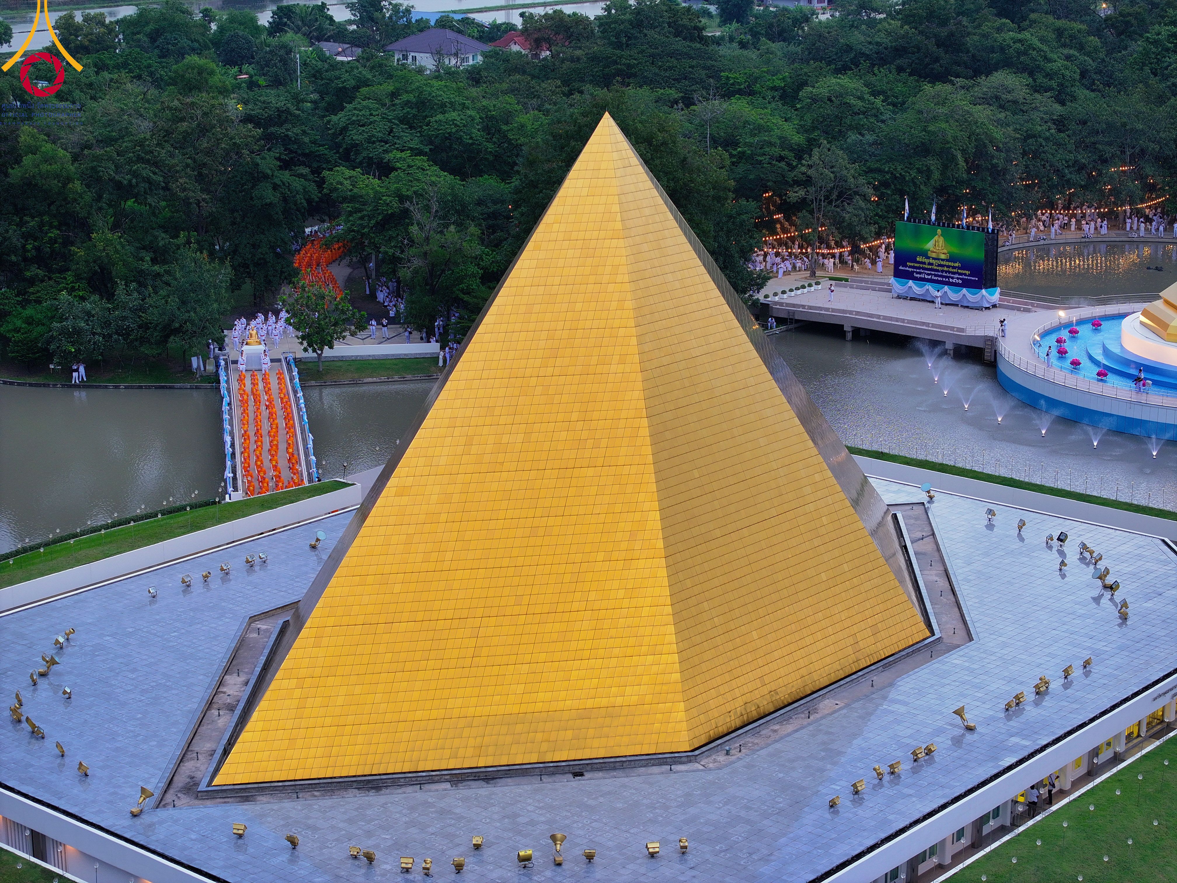 ภาพ No. 89194 : พิธีอัญเชิญรูปหล่อทองคำ คุณยายอาจารย์มหารัตนอุบาสิกาจันทร์ ขนนกยูง เพื่อประดิษฐาน ณ มหาวิหารคุณยายอาจารย์ฯ เนื่องในวันครูผู้ค้นพบวิชชาธรรมกาย วันศุกร์ที่ 29 กันยายน พ.ศ. 2566