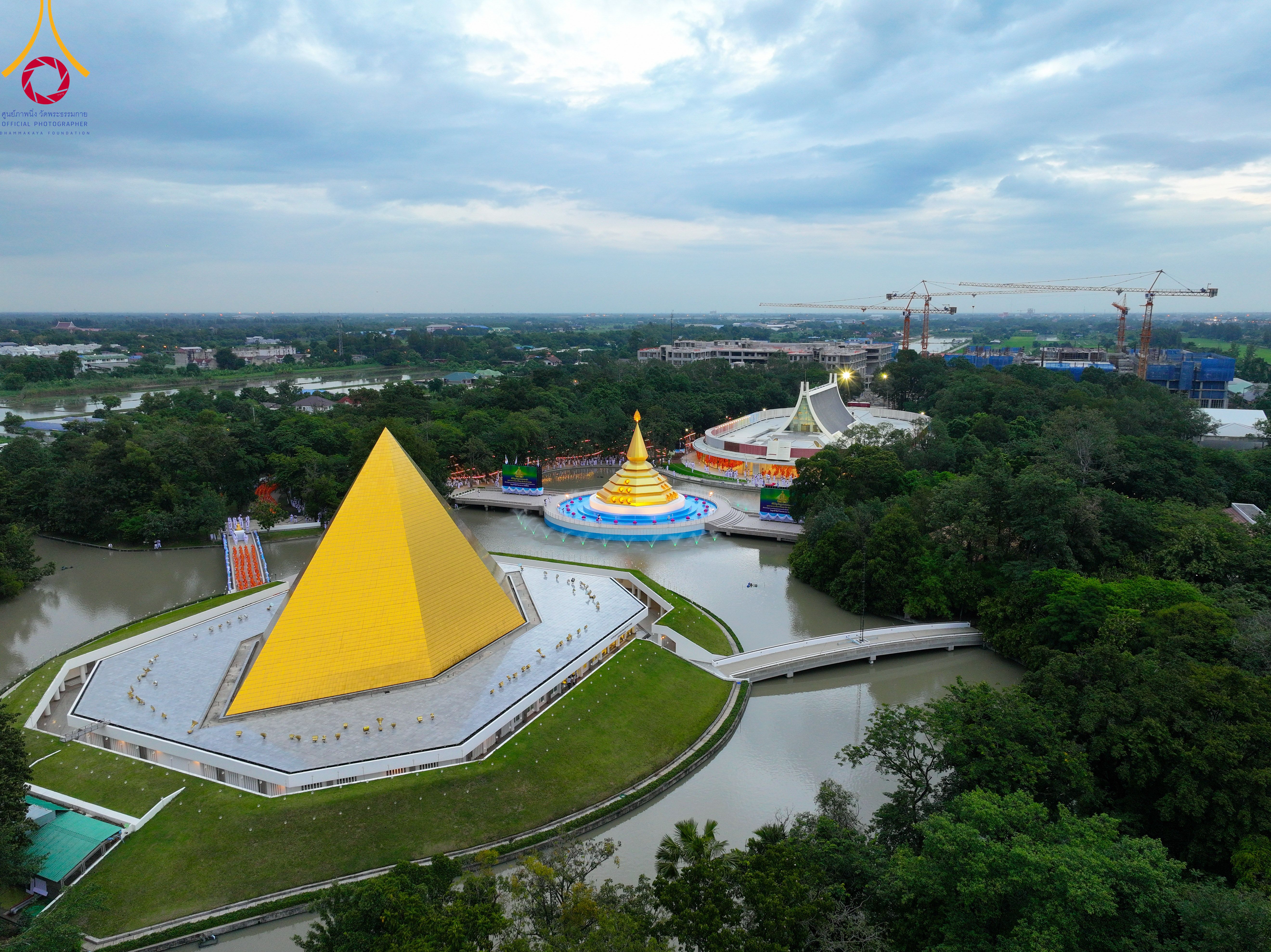 วิหารคุณยายอาจารย์มหารัตนอุบาสิกาจันทร์ ขนนกยูง ผู้ให้กำเนิดวัดพระธรรมกาย