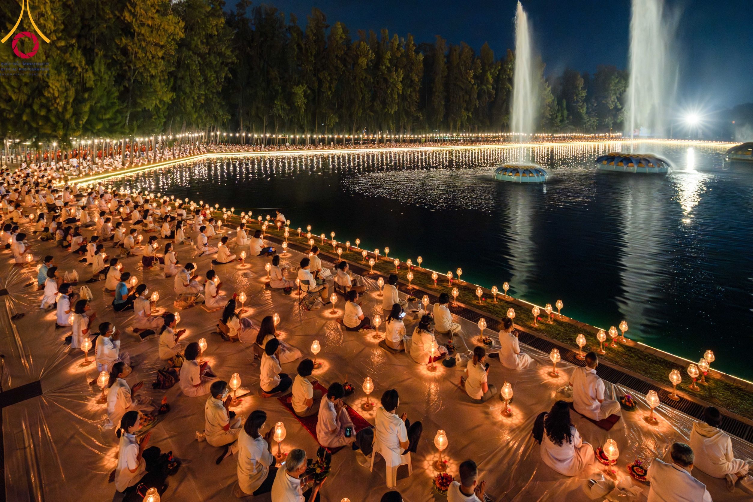 ภาพ No. 97169 : พิธีลอยกระทงธรรม ณ สระเศรษฐีทะเลบุญ มหาวิหารพระมงคลเทพมุนี (สด จนฺทสโร) และพิธีสวดธรรมจักร ครบ 5,899,999,999 จบ เนื่องในวันลอยกระทง วันพระขึ้น 15 ค่ำ เดือน 12 ณ วัดพระธรรมกาย จ.ปทุมธานี วันที่ 27 พฤศจิกายน พ.ศ. 2566