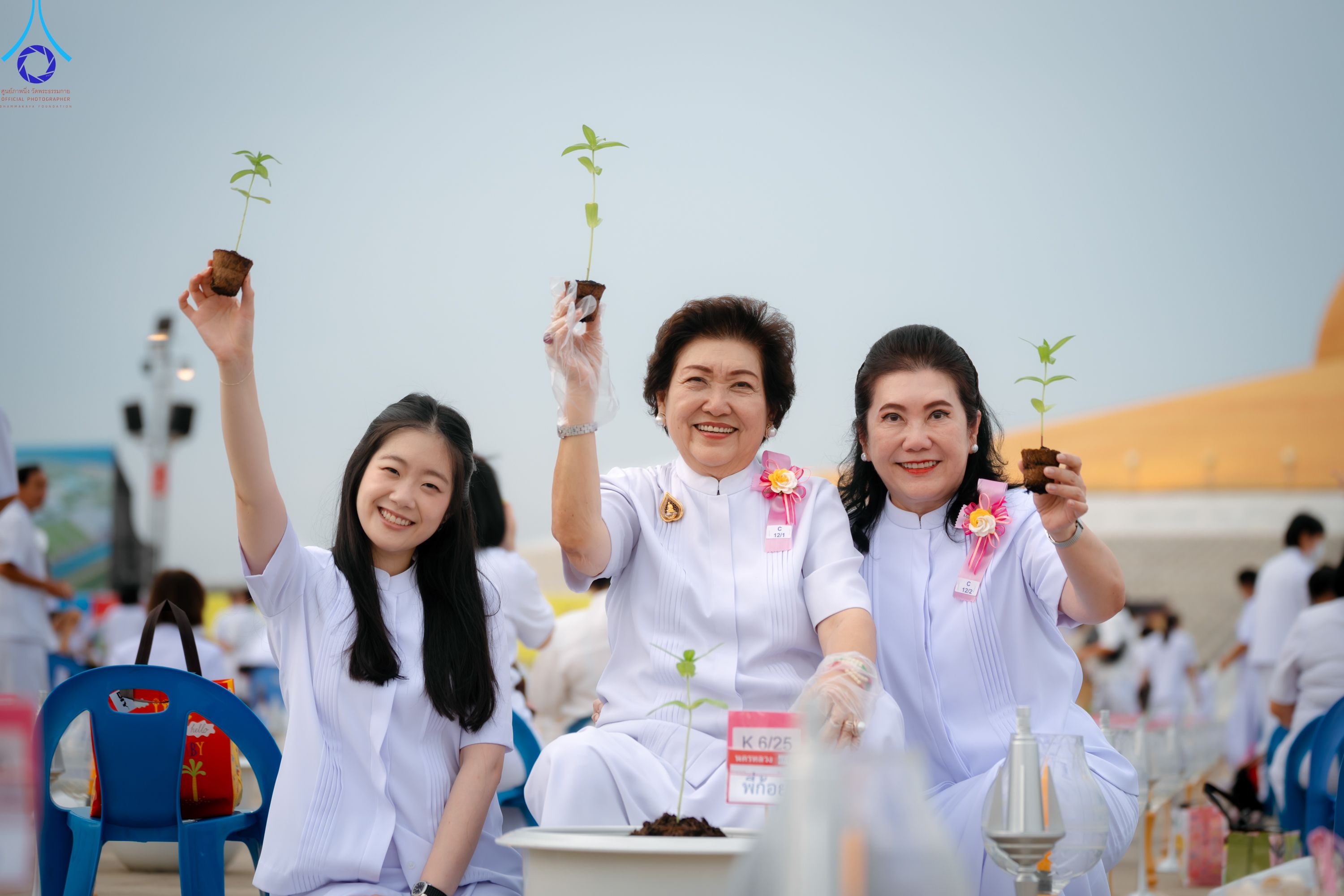 ภาพ No. 90101 : พิธีปลูกทรัพย์บานชื่น  เนื่องใน 139 ปี วันคล้ายวันเกิดด้วยรูปกายเนื้อ พระมงคลเทพมุนี (สด จนฺทสโร) พระผู้ปราบมาร วันอังคารที่ 10 ตุลาคม พ.ศ. 2566 ณ วัดพระธรรมกาย จ.ปทุมธานี