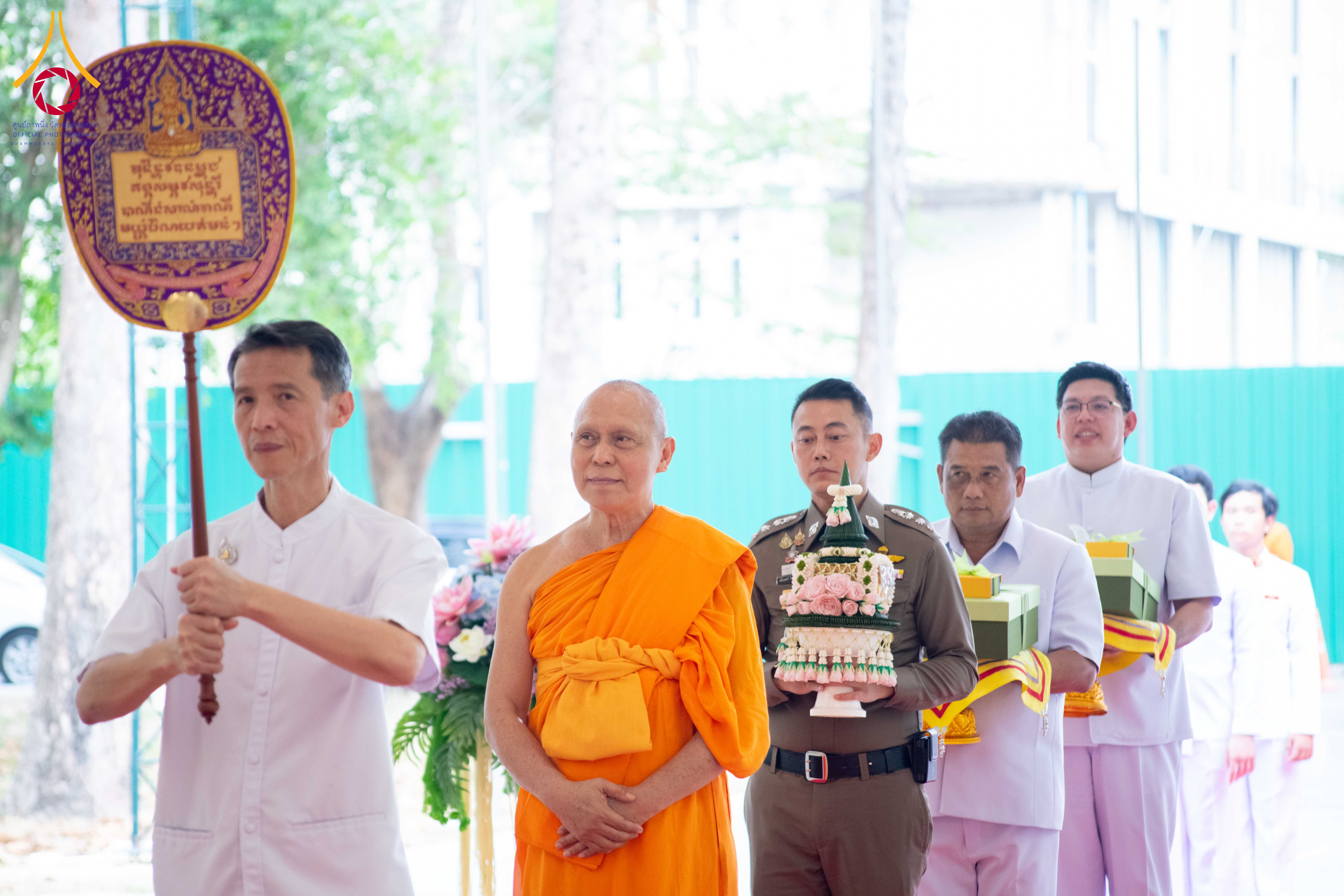 ภาพ No. 308981 : วันอาทิตย์ที่ 8 กุมภาพันธ์ พ.ศ. 2569  พิธีต้อนรับพระบัญชาสมเด็จพระสังฆราช แต่งตั้ง  “พระครูปลัดรัตนวีรวัฒน์” (รังสฤษดิ์ อิทฺธิจินฺตโก) เจ้าอาวาสวัดพระธรรมกาย ให้ดำรงตำแหน่ง “ที่ปรึกษาเจ้าคณะจังหวัดปทุมธานี”