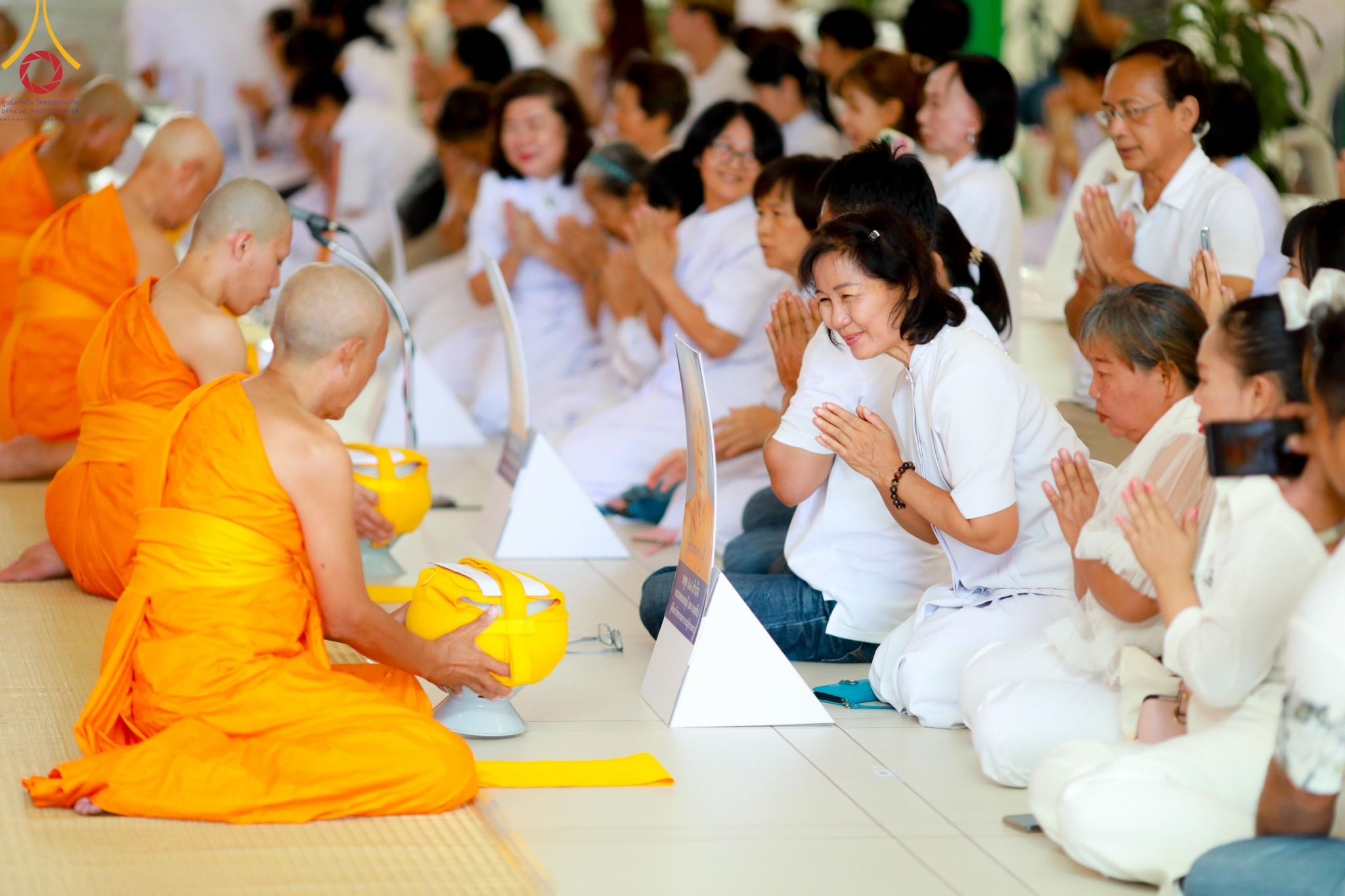 ภาพ No. 159841 : พิธีตัดปอยผมปลงผมนาคธรรมทายาท, พิธีบรรพชาอุปสมบทหมู่ โครงการอุปสมบทหมู่บูชาธรรม 140 ปี พระมงคลเทพมุนี (สด จนฺทสโร) ณ โบสถ์พระไตรปิฏก วัดพระธรรมกาย วันเสาร์ที่ 5 ตุลาคม พ.ศ. 2567