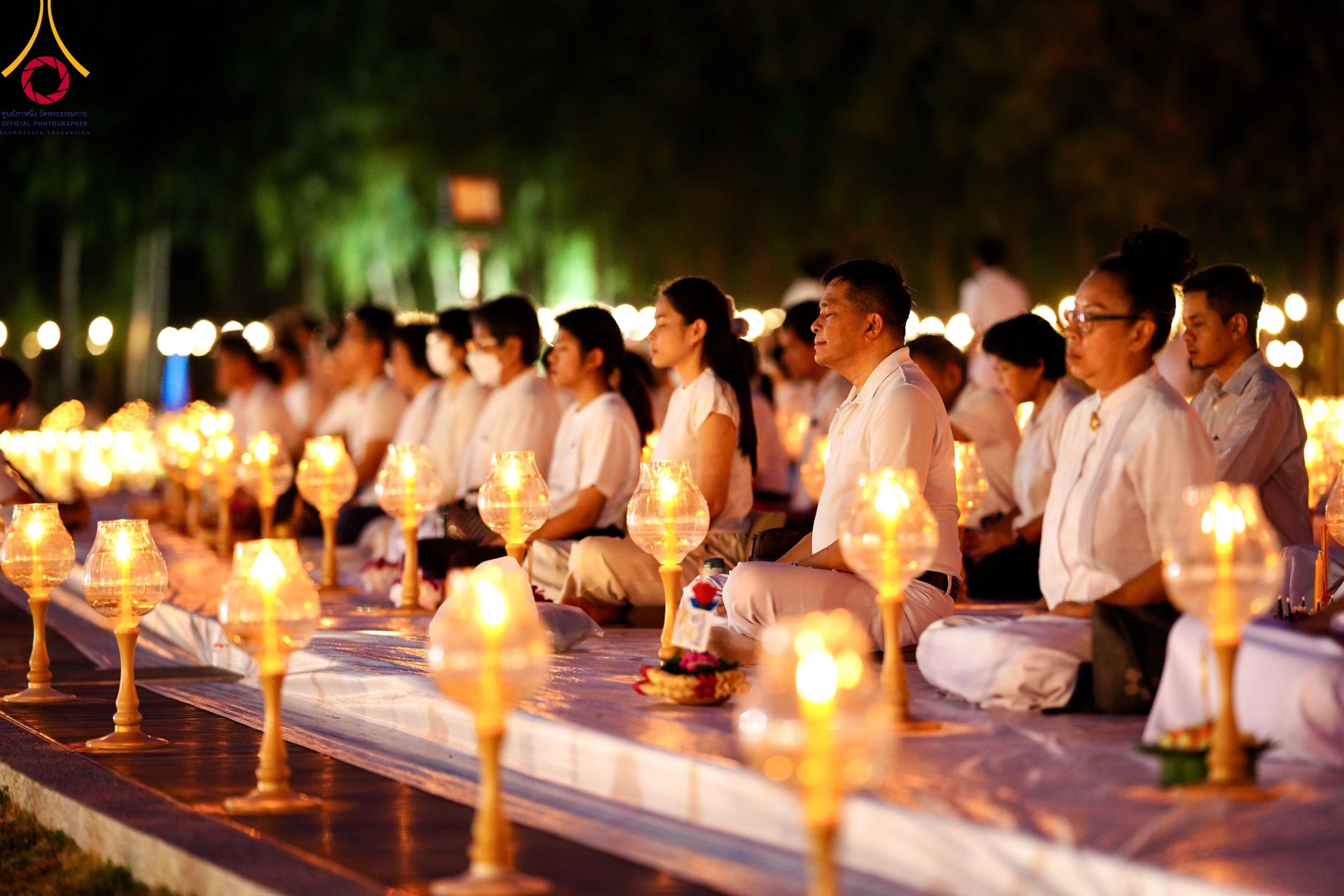 ภาพ No. 97120 : พิธีลอยกระทงธรรม ณ สระเศรษฐีทะเลบุญ มหาวิหารพระมงคลเทพมุนี (สด จนฺทสโร) และพิธีสวดธรรมจักร ครบ 5,899,999,999 จบ เนื่องในวันลอยกระทง วันพระขึ้น 15 ค่ำ เดือน 12 ณ วัดพระธรรมกาย จ.ปทุมธานี วันที่ 27 พฤศจิกายน พ.ศ. 2566