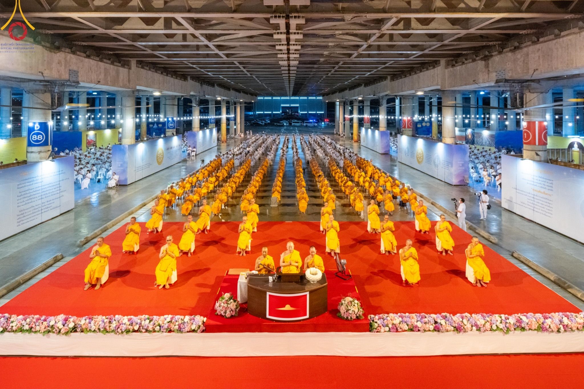 ภาพ No. 150379 : พิธีจุดประทีป และพิธีฉลองชัยสวดมนต์ บทธัมมจักกัปปวัตตนสูตร ครบ 6,668,272,727 จบ เนื่องในวันธรรมชัย 27 สิงหาคม พ.ศ. 2567 ณ มหารัตนวิหารคด วัดพระธรรมกาย