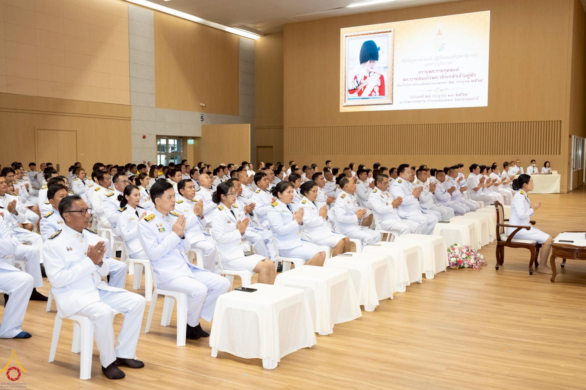 ภาพ No. 234895 : พิธีเจริญพระพุทธมนต์ ปฎิบัติธรรมเจริญสมาธิภาวนา และพิธีทำบุญตักบาตร เพื่อถวายเป็นพระราชกุศลแด่พระบาทสมเด็จพระวชิรเกล้าเจ้าอยู่หัว เนื่องในโอกาสวันเฉลิมพระชนมพรรษา 28 กรกฎาคม พ.ศ. 2568 ณ ห้องแก้วสารพัดนึก 2 วัดพระธรรมกาย อ.คลองหลวง จ.ปทุมธานี