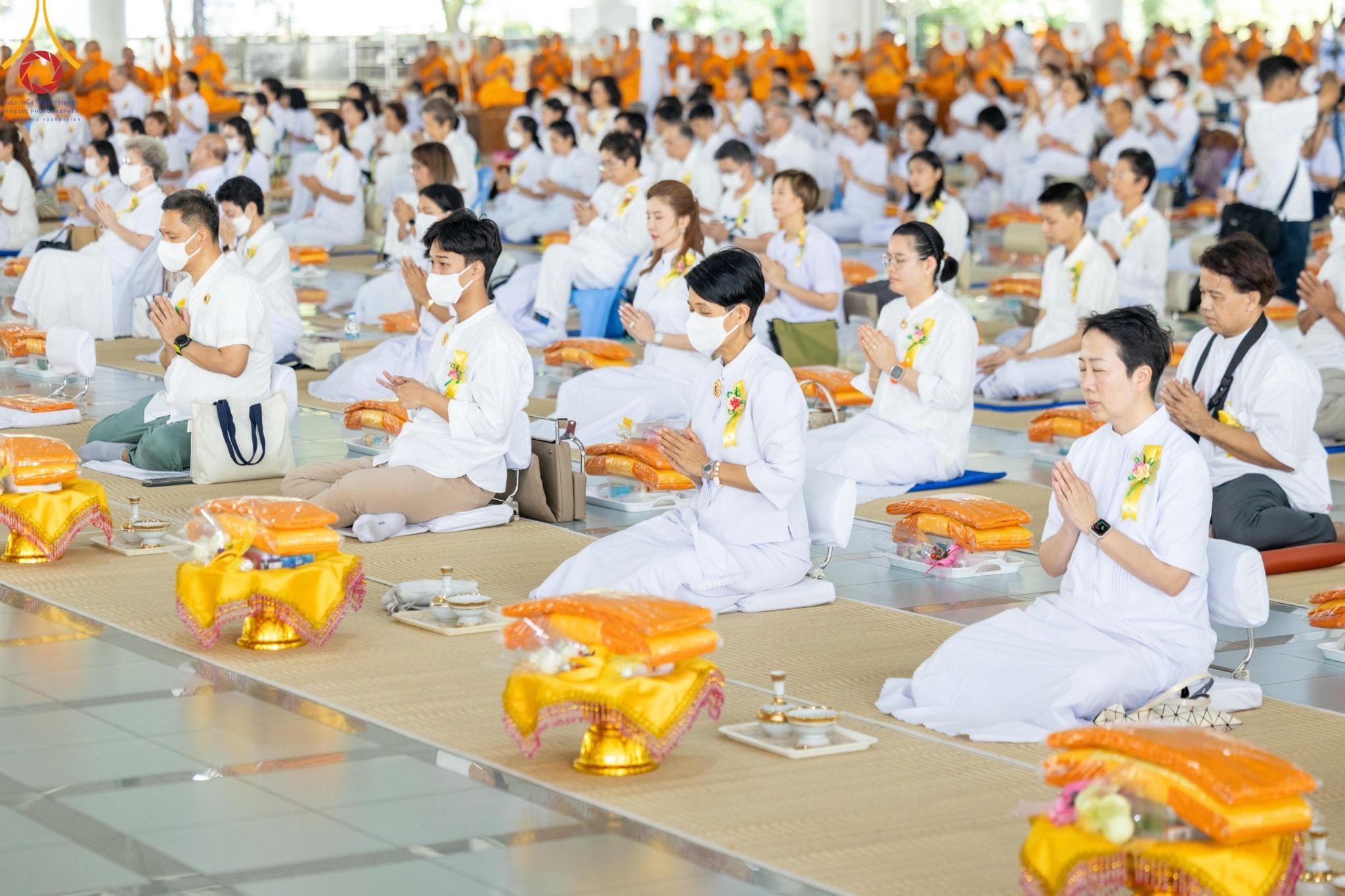 ภาพ No. 122843 : พิธีสวดพระพุทธมนต์ พิธีทอดผ้าบังสุกุล และพิธีถวายภัตตาหาร เป็นสังฆทานแด่พระภิกษุ สามเณร เนื่องในวันมหาปูชนียาจารย์ วันเสาร์ที่ 3 กุมภาพันธ์ พ.ศ. 2567 ณ หอฉันคุณยายอาจารย์ฯ วัดพระธรรมกาย