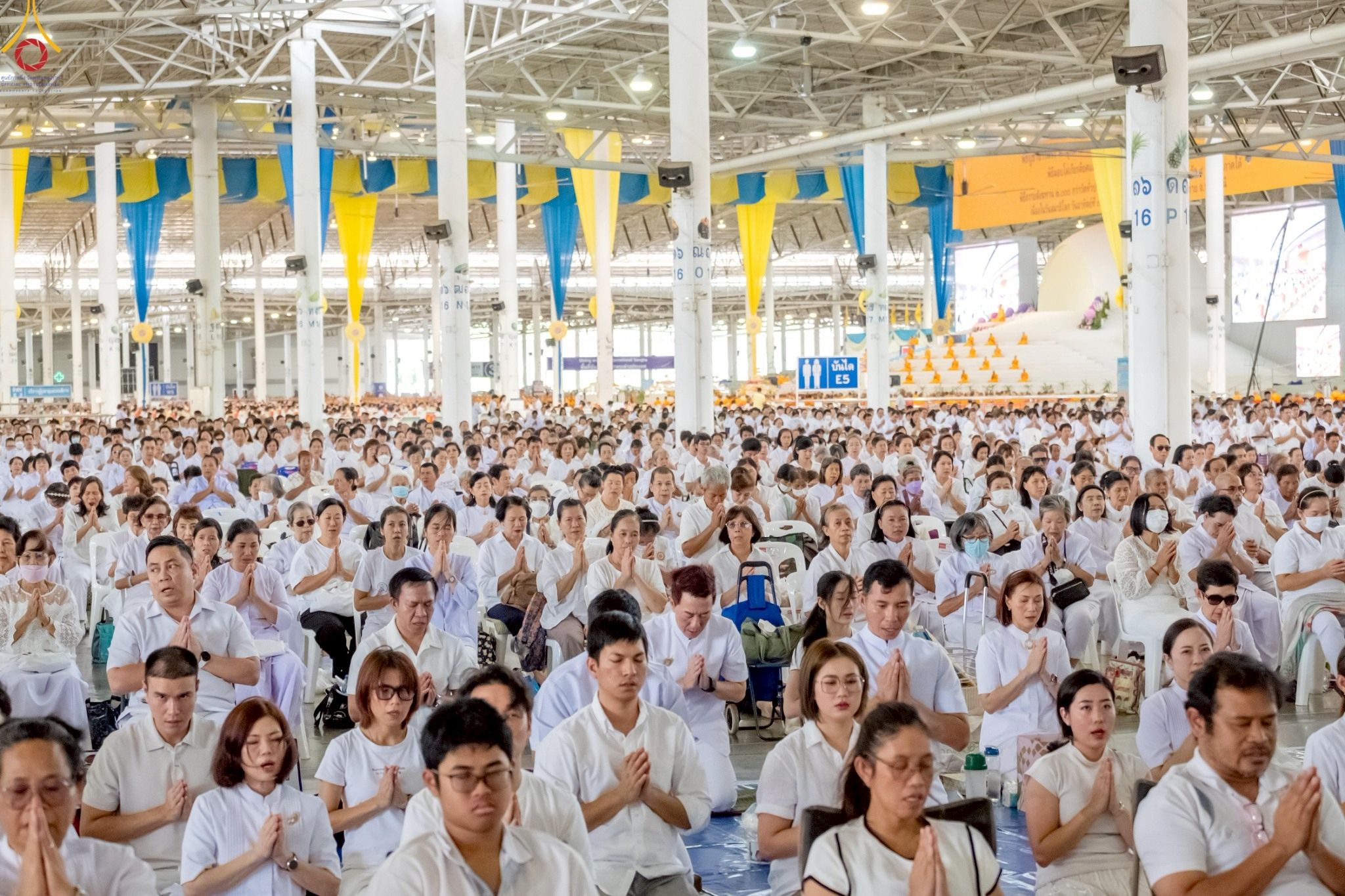 ภาพ No. 236083 : วันที่ 3 สิงหาคม พ.ศ. 2568 พิธีบูชาข้าวพระ ณ สภาธรรมกายสากล วัดพระธรรมกาย