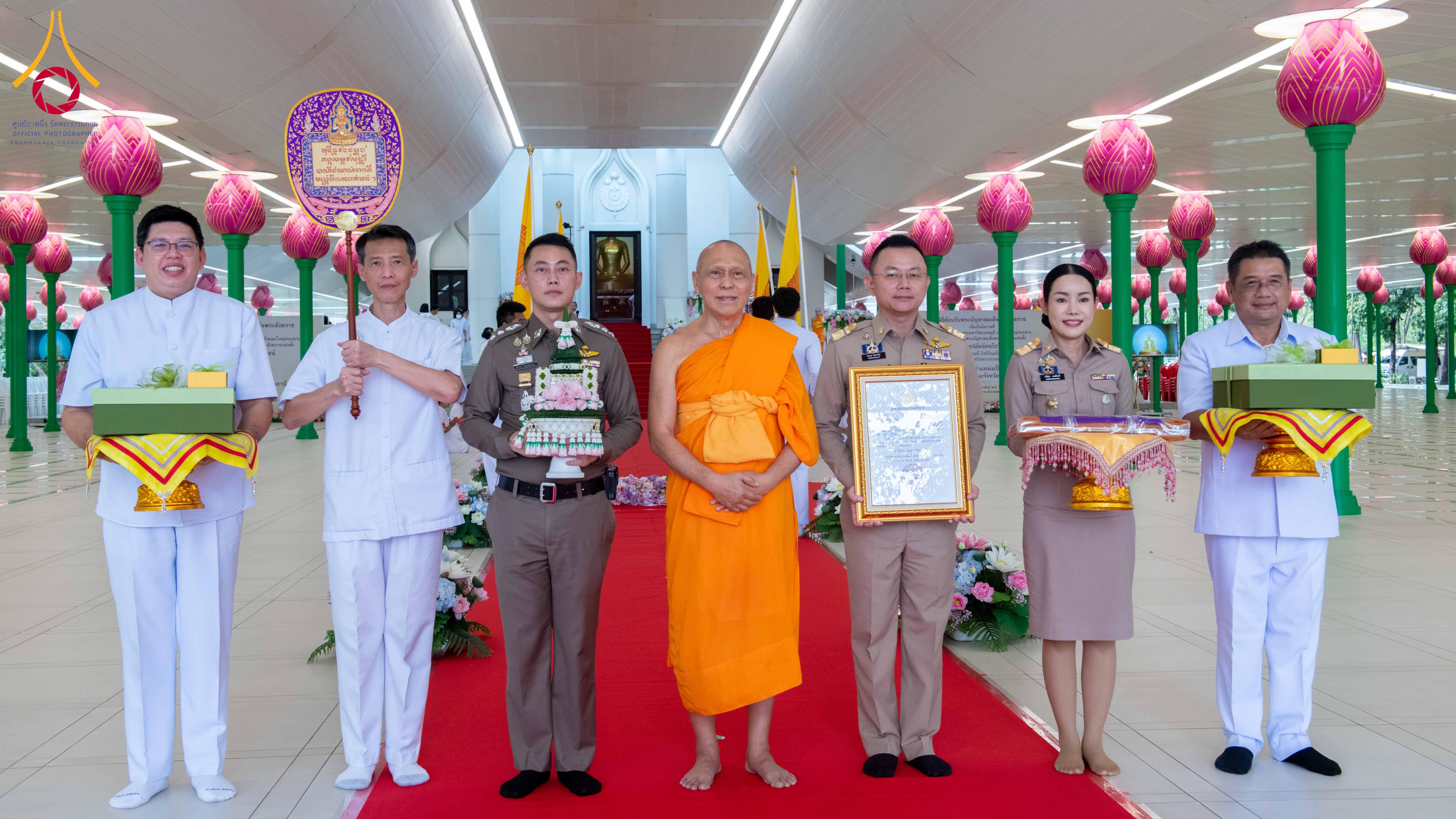 ภาพ No. 308970 : วันอาทิตย์ที่ 8 กุมภาพันธ์ พ.ศ. 2569  พิธีต้อนรับพระบัญชาสมเด็จพระสังฆราช แต่งตั้ง  “พระครูปลัดรัตนวีรวัฒน์” (รังสฤษดิ์ อิทฺธิจินฺตโก) เจ้าอาวาสวัดพระธรรมกาย ให้ดำรงตำแหน่ง “ที่ปรึกษาเจ้าคณะจังหวัดปทุมธานี”