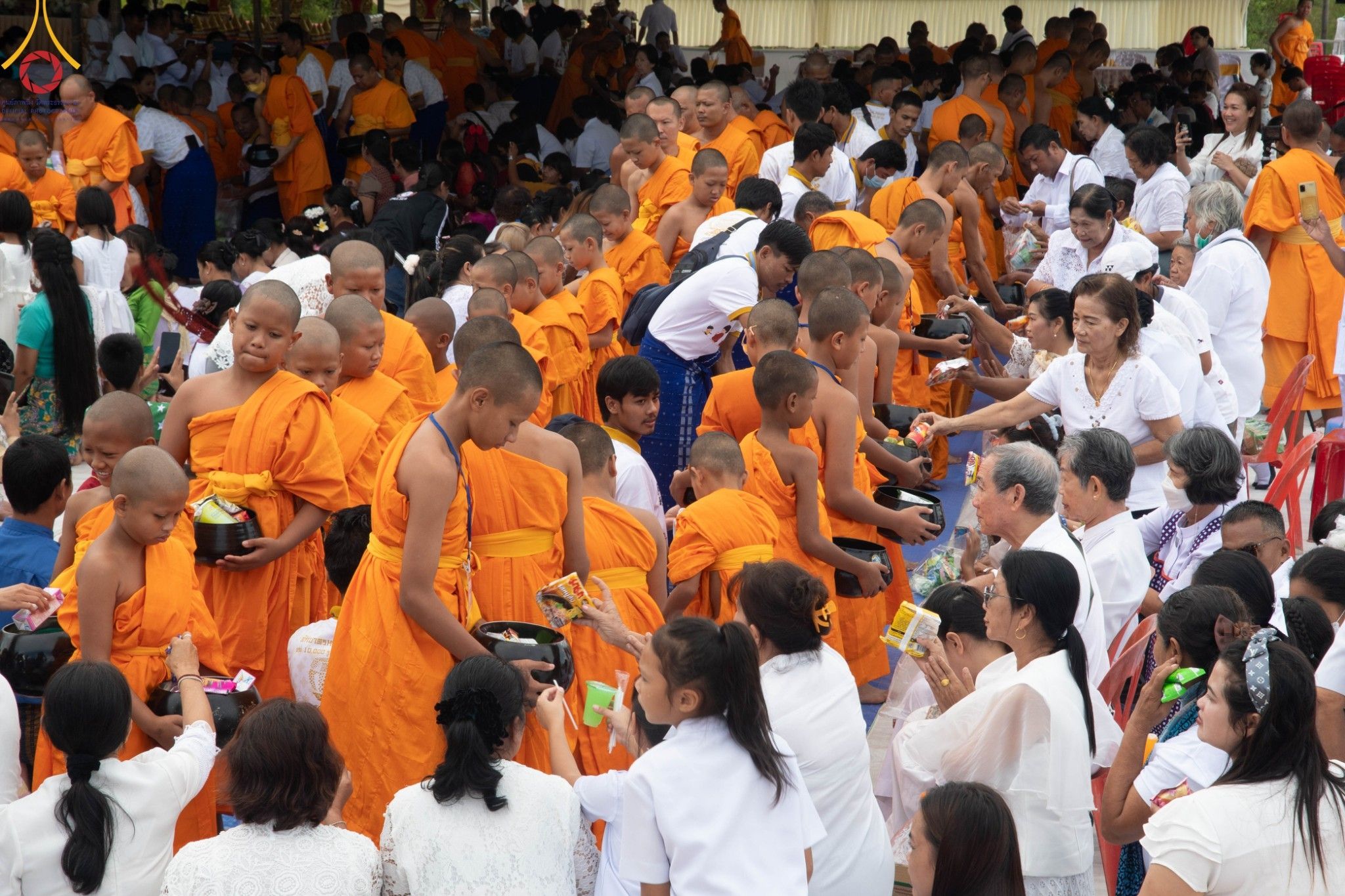 ภาพ No. 91371 : พิธีทอดผ้าป่ายกยอดดอกบัวสิริปทุมทิพย์  ประดิษฐาน ณ ปทุมเจดีย์  (เจดีย์พระพุทธเจ้า ๕ พระองค์) ณ ศูนย์อบรมเยาวชนจังหวัดปัตตานี 22 ตุลาคม พ.ศ.2566