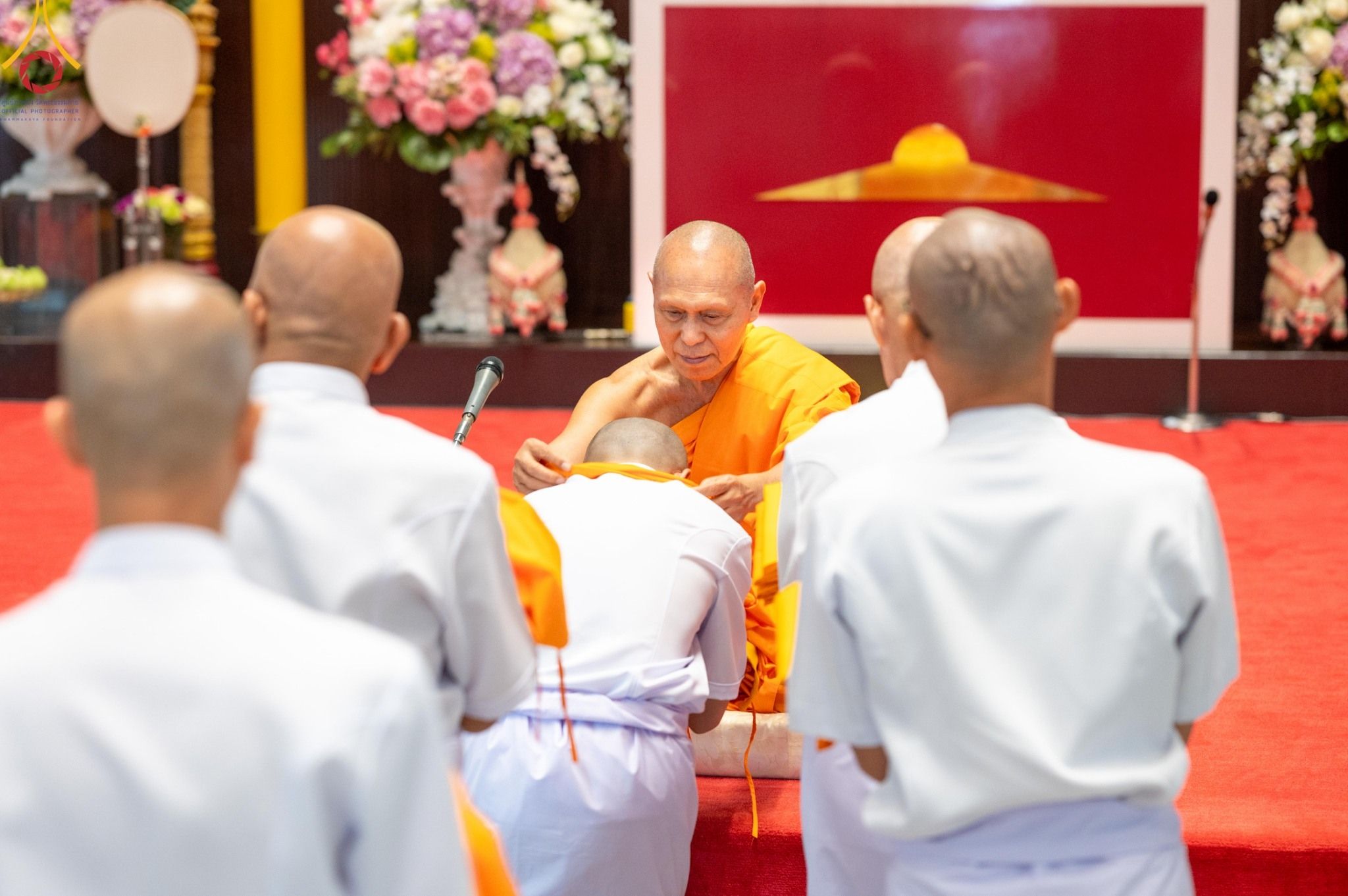 ภาพ No. 159800 : พิธีตัดปอยผมปลงผมนาคธรรมทายาท, พิธีบรรพชาอุปสมบทหมู่ โครงการอุปสมบทหมู่บูชาธรรม 140 ปี พระมงคลเทพมุนี (สด จนฺทสโร) ณ โบสถ์พระไตรปิฏก วัดพระธรรมกาย วันเสาร์ที่ 5 ตุลาคม พ.ศ. 2567