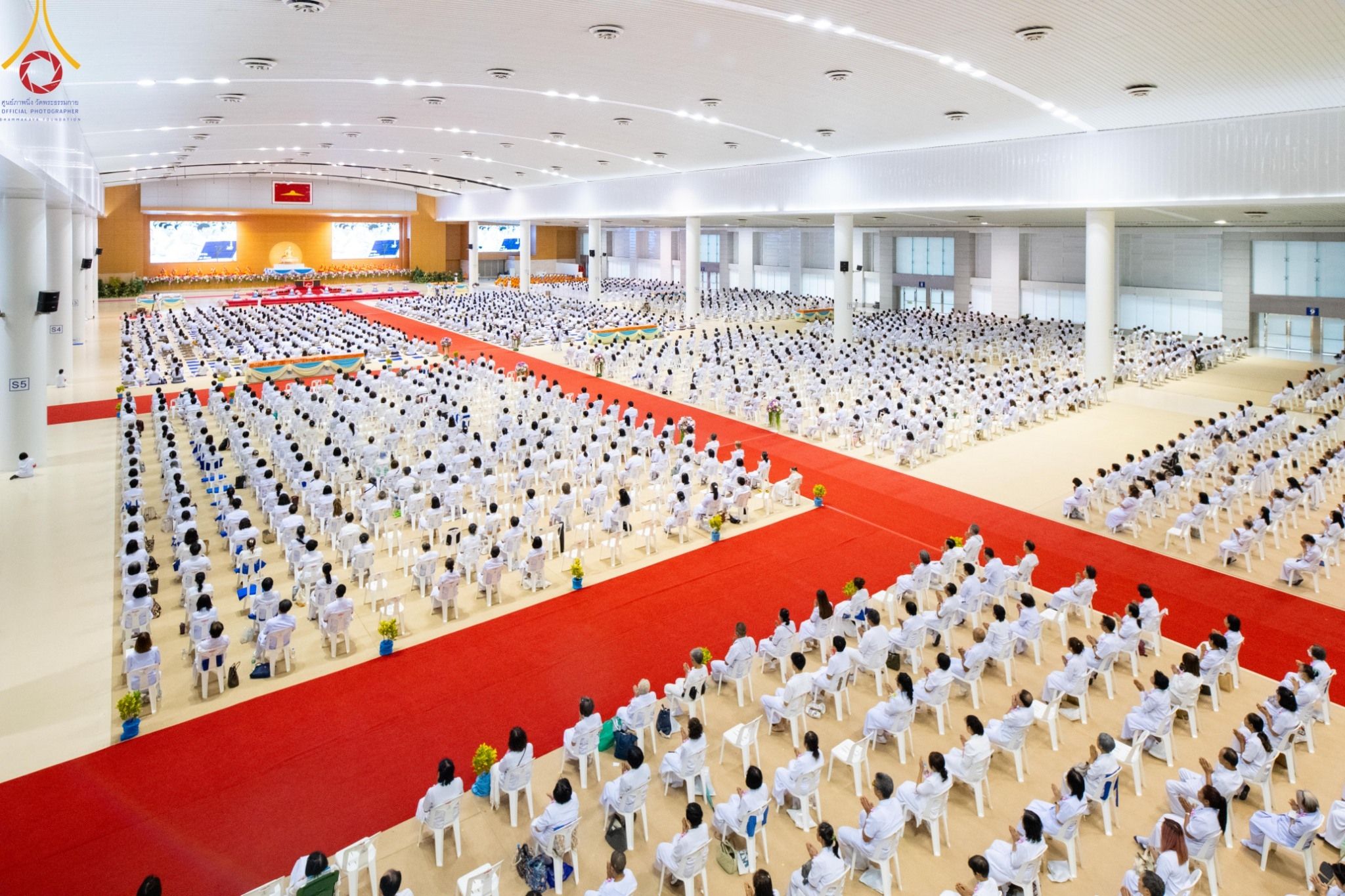 ภาพ No. 150255 : พิธีทอดผ้าป่าสมทบกฐินวัดพระธรรมกาย และสมทบกฐิน 30,000 วัดทั่วไทย ครั้งที่ 1 เนื่องในวันธรรมชัย 27 สิงหาคม พ.ศ.2567 ณ สภาธรรมกายสากล วัดพระธรรมกาย