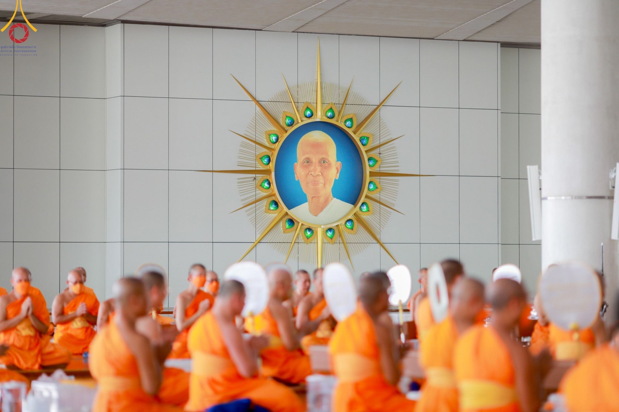 ภาพ No. 122835 : พิธีสวดพระพุทธมนต์ พิธีทอดผ้าบังสุกุล และพิธีถวายภัตตาหาร เป็นสังฆทานแด่พระภิกษุ สามเณร เนื่องในวันมหาปูชนียาจารย์ วันเสาร์ที่ 3 กุมภาพันธ์ พ.ศ. 2567 ณ หอฉันคุณยายอาจารย์ฯ วัดพระธรรมกาย