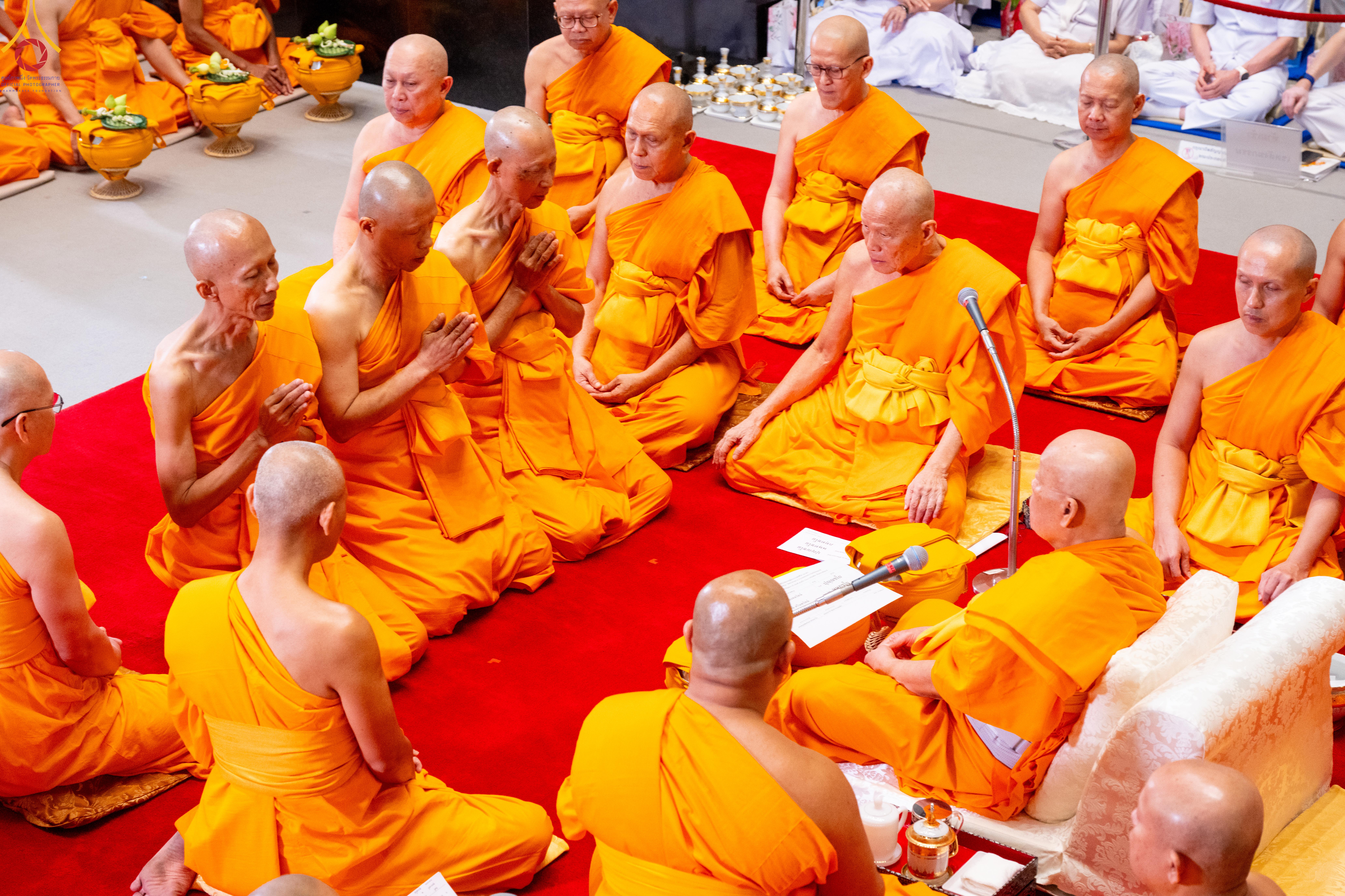 ภาพ No. 330865 : วันวิสาขบูชา อาทิตย์ที่ 31 พฤษภาคม พ.ศ.2569 พิธีบรรพชาสามเณรอุบาสก 11 ท่าน , พิธีถวายบาตรผ้าไตร และจตุปัจจัยไทยธรรม แด่สามเณร , พิธีอุปสมบทอุทิศชีวิต , พิธีกล่าวคำกัปปิยภัณฑ์ ณ อุโบสถพระไตรปิฎก วัดพระธรรมกาย จังหวัดปทุมธานี
