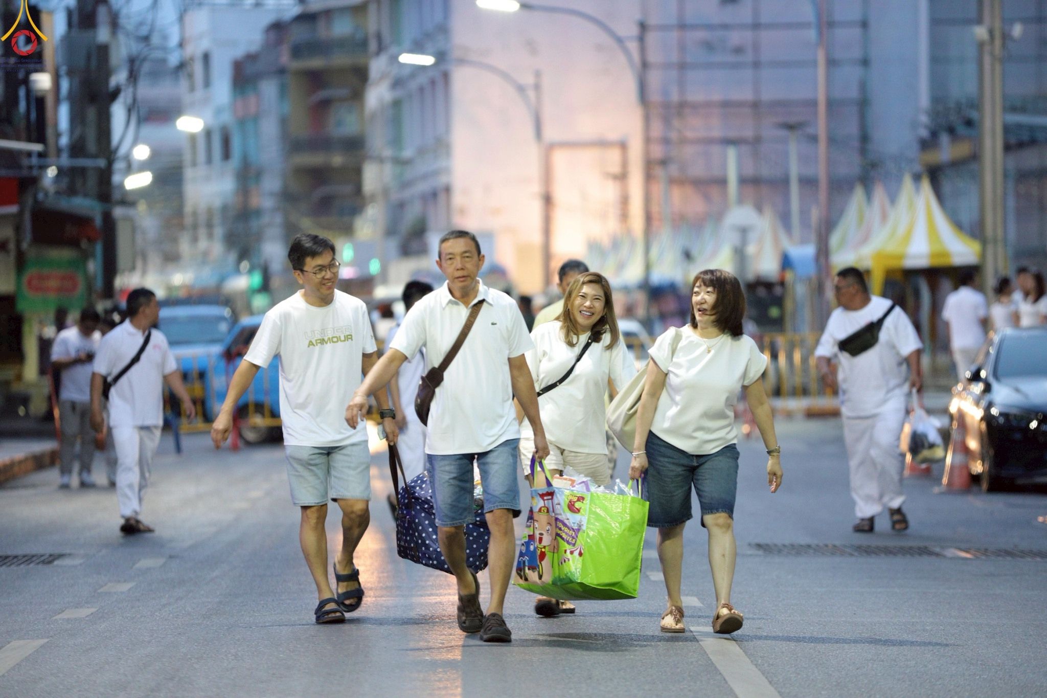 ภาพ No. 236883 : วันอาทิตย์ที่ 10 สิงหาคม พ.ศ. 2568 มหาสังฆทานครั้งยิ่งใหญ่ ตักบาตรพระ 10,000 รูป ถ.นิพัทธ์อุทิศ 3 ใจกลางนครหาดใหญ่ จ.สงขลา