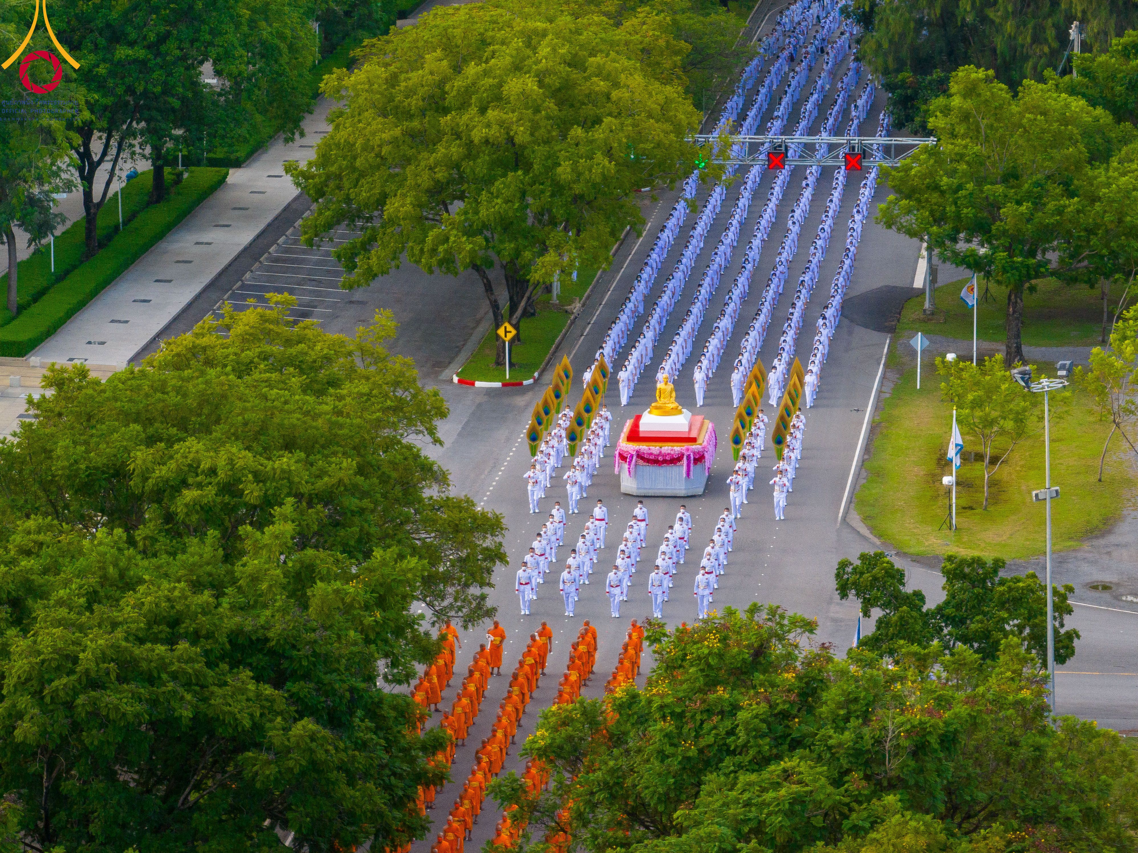 ภาพ No. 89088 : พิธีอัญเชิญรูปหล่อทองคำ  คุณยายอาจารย์มหารัตนอุบาสิกาจันทร์ ขนนกยูง เพื่อประดิษฐาน ณ มหาวิหารคุณยายอาจารย์ฯ เนื่องในวันครูผู้ค้นพบวิชชาธรรมกาย วันศุกร์ที่ 29 กันยายน พ.ศ. 2566