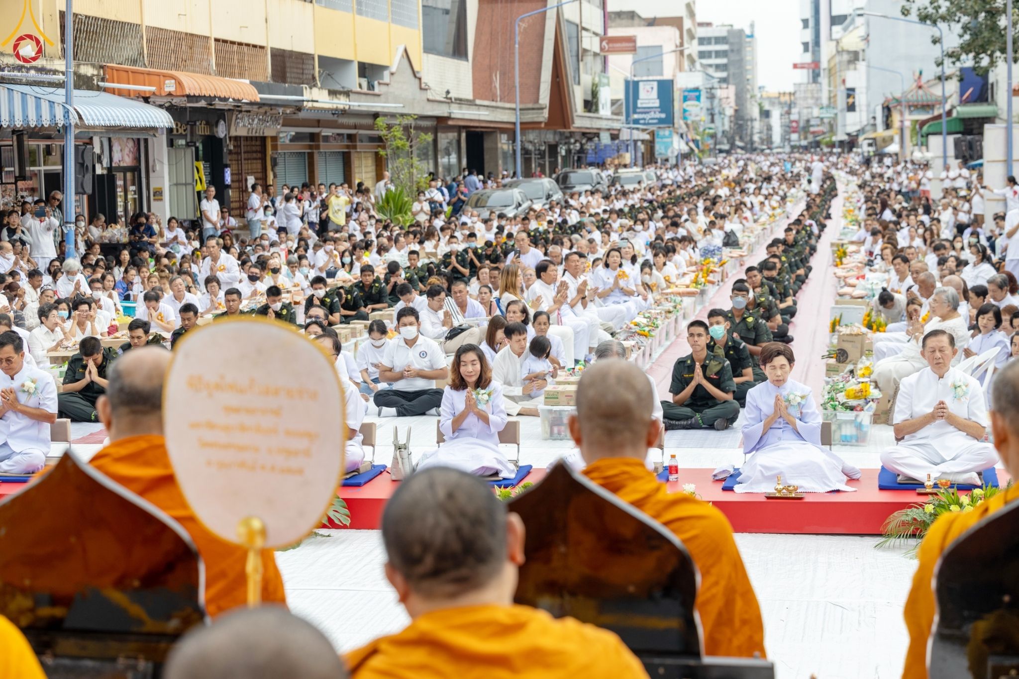ภาพ No. 85894 : ตักบาตรพระนานาชาติ 10,000 รูป ใจกลางนครหาดใหญ่ จ.สงขลา วันอาทิตย์ที่ 20 สิงหาคม พ.ศ. 2566