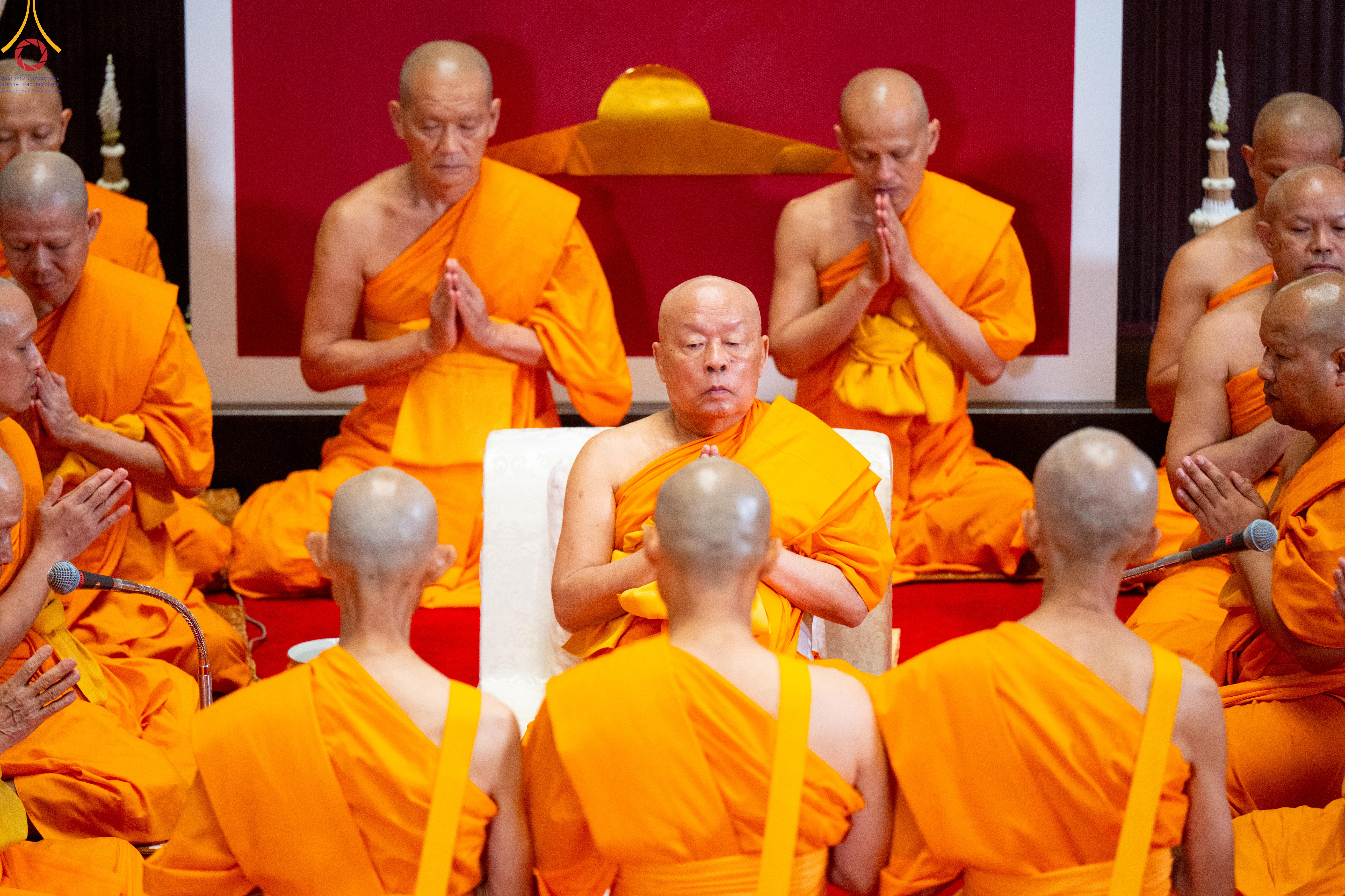 ภาพ No. 330867 : วันวิสาขบูชา อาทิตย์ที่ 31 พฤษภาคม พ.ศ.2569 พิธีบรรพชาสามเณรอุบาสก 11 ท่าน , พิธีถวายบาตรผ้าไตร และจตุปัจจัยไทยธรรม แด่สามเณร , พิธีอุปสมบทอุทิศชีวิต , พิธีกล่าวคำกัปปิยภัณฑ์ ณ อุโบสถพระไตรปิฎก วัดพระธรรมกาย จังหวัดปทุมธานี
