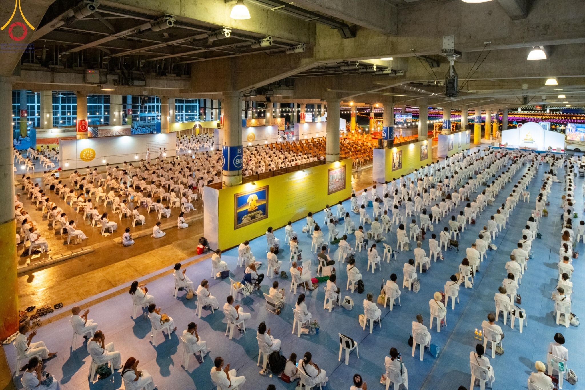 ภาพ No. 150406 : พิธีจุดประทีป และพิธีฉลองชัยสวดมนต์ บทธัมมจักกัปปวัตตนสูตร ครบ 6,668,272,727 จบ เนื่องในวันธรรมชัย 27 สิงหาคม พ.ศ. 2567 ณ มหารัตนวิหารคด วัดพระธรรมกาย