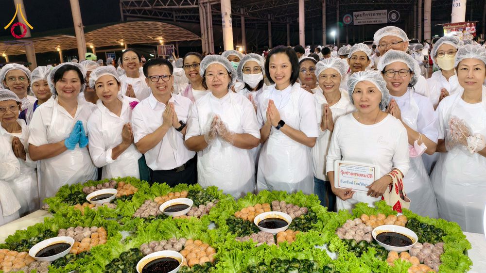 ภาพ No.303015:วันที่ 26 มกราคม พ.ศ. 2569 พิธีถวายภัตตาหารเป็นสังฆทาน แด่พระธรรมยาตรา ณ วัดพระธรรมกาย  จังหวัดปทุมธานี ในโครงการธรรมยาตรา กตัญญูบูชา มหาปูชนียาจารย์ พระมงคลเทพมุนี(สด จนฺทสโร) พระผู้ปราบมาร อนุสรณ์สถาน 7 แห่ง ปีที่ 14