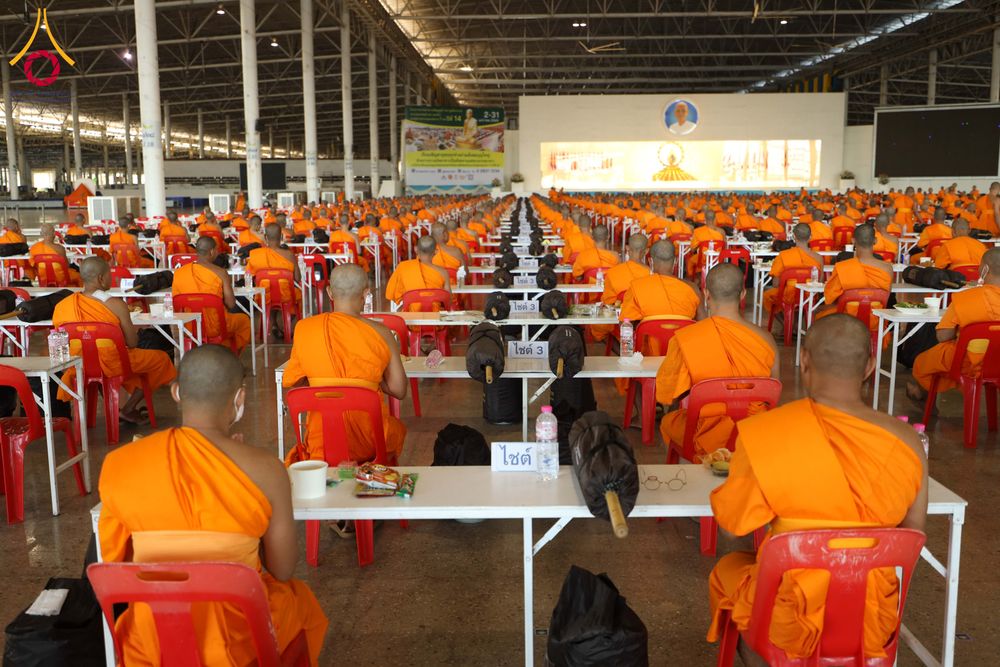 ภาพ No.287403:วันที่ 3 มกราคม พ.ศ.2569 พิธีถวายภัตตาหารเป็นสังฆทาน แด่พระธรรมยาตรา ณ วัดพระธรรมกาย  จังหวัดปทุมธานี ในโครงการธรรมยาตรา กตัญญูบูชา มหาปูชนียาจารย์ พระมงคลเทพมุนี(สด จนฺทสโร) พระผู้ปราบมาร อนุสรณ์สถาน 7 แห่ง ปีที่ 14