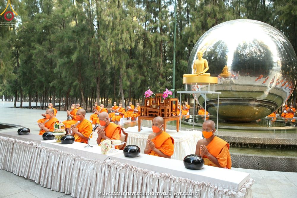 ภาพ No.41009:พิธีตัดปอยผม ปลงผม ขอขมารับผ้าไตรและพิธีบรรพชา ในโครงการอุปสมบท บูชาธรรมมหาปูชนียาจารย์ ประจำปี 2564 ชุดที่ 19