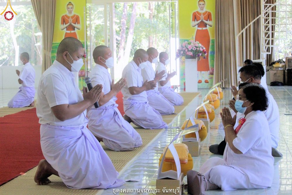 ภาพ No.42045:พิธีตัดปอยผม ปลงผม ขอขมารับผ้าไตรและพิธีบรรพชา ในโครงการอุปสมบท บูชาธรรมมหาปูชนียาจารย์ ประจำปี 2564 ชุดที่ 20