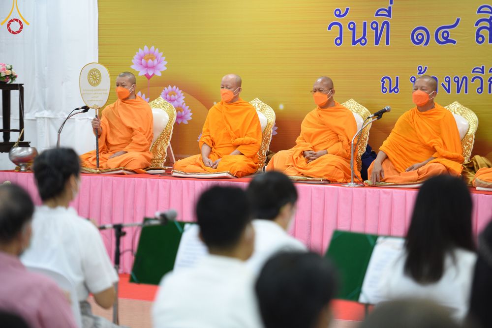 ภาพ No.49762:ประมวลภาพพิธีสักการะรูปหล่อพระมงคลเทพมุนี หลวงปู่วัดปากน้ำ ณ ห้างทวีกิจคอมเพล็กซ์ อ.เมือง จ.สระบุรี