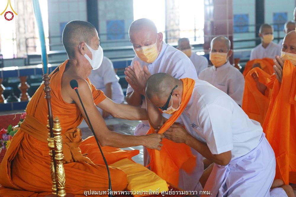 ภาพ No.40151:พิธีตัดปอยผม ปลงผม ขอขมารับผ้าไตรและพิธีบรรพชา ในโครงการอุปสมบท บูชาธรรมมหาปูชนียาจารย์ ประจำปี 2564 ชุดที่ 10