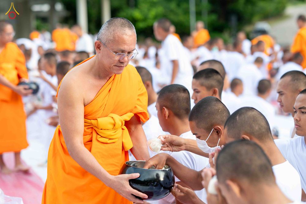 ภาพ No.341029:วันที่ 26 กรกฎาคม พ.ศ. 2569 โครงการพัฒนาคุณธรรม จริยธรรม สำหรับนักเรียนนายสิบตำรวจ (นสต.) รุ่นที่ 17 ศูนย์ฝึกอบรมตำรวจภูธรภาค 1 ได้จัดกิจกรรม ตักบาตรเพื่อน้อมอุทิศถวายเพื่อเป็นพระราชกุศลฯ  และปฏิบัติธรรม ติวธรรมมะ ณ ศูนย์ปฏิบัติธรรมเวิล์ดพีช วัลเล่ย์ (Wo