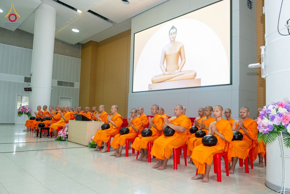 ภาพ No.322857:วันเสาร์ที่ 18 เมษายน พ.ศ. 2569 ตักบาตรฉลองพระใหม่ โครงการอุปสมบทหมู่ธรรมทายาท ระดับอุดมศึกษา รุ่นที่ 53 ภาคฤดูร้อน  ณ ฟ้องปฏิบัติธรรม ชั้นลอย 1/2 มหารัตนวิหารคด คอร์ 13 วัดพระธรรมกาย