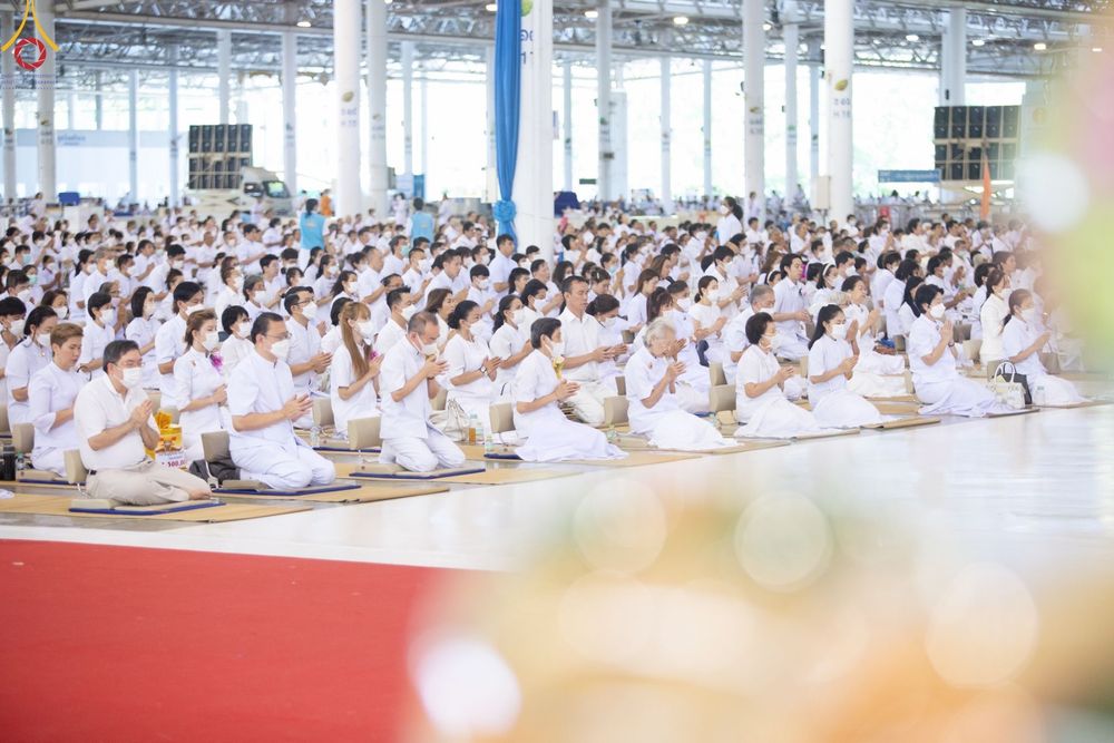 ภาพ No.86913:พิธีตักบาตร , พิธีบูชาข้าวพระ , พิธีจุดเทียนใจ ไฟนิรันดร์ อนันตชัย ในวันอาทิตย์ต้นเดือน 3 กันยายน พ.ศ. 2566 ณ วัดพระธรรมกาย
