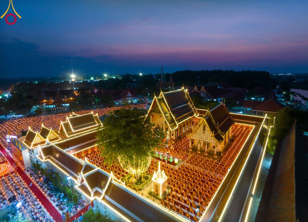 ภาพ No.112087:พิธีจุดประทีปถวายเป็นพุทธบูชา และบูชาธรรมมหาปูชนียาจารย์ พระมงคลเทพมุนี(สด จนฺทสโร) ในโครงการธรรมยาตรา กตัญญูบูชา มหาปูชนียาจารย์ พระมงคลเทพมุนี(สด จนฺทสโร) พระผู้ปราบมาร อนุสรณ์สถาน 7 แห่ง ปีที่ 12 วันที่ 14 มกราคม พ.ศ. 2567 ณ วัดสองพี่น้อง อ.สองพี่น้อง
