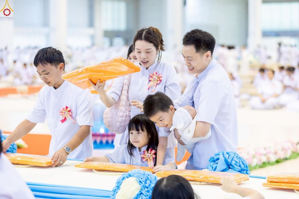 ภาพ No.277556:วันอาทิตย์ต้นเดือนที่ 7 ธันวาคม พ.ศ.2568 พิธีทอดผ้าป่าต้นสมบัติจักรพรรดิ ณ สภาธรรมกายสากล วัดพระธรรมกาย