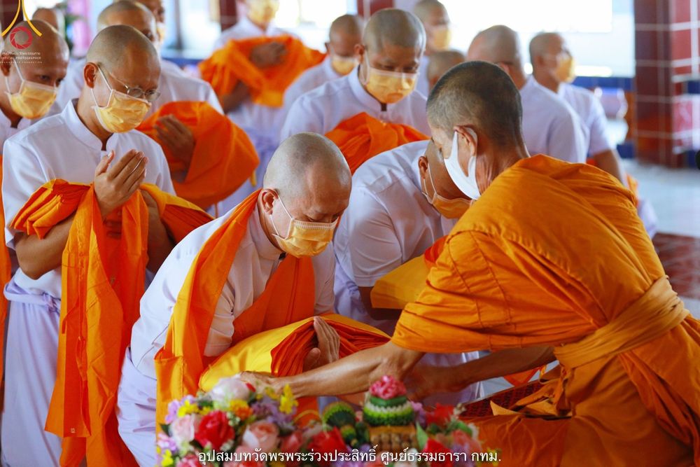 ภาพ No.40154:พิธีตัดปอยผม ปลงผม ขอขมารับผ้าไตรและพิธีบรรพชา ในโครงการอุปสมบท บูชาธรรมมหาปูชนียาจารย์ ประจำปี 2564 ชุดที่ 10