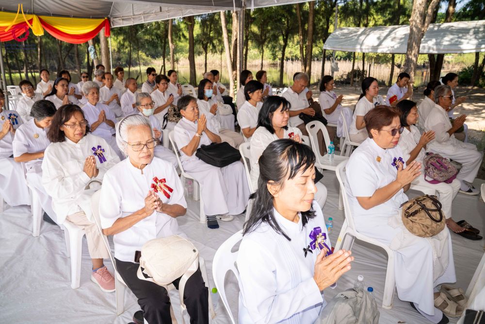 ภาพ No.285755:วันพุธที่ 10 ธันวาคม พ.ศ.2568  พิธีตอกเสาเข็มมงคลต้นสุดท้าย รองรับองค์พระเจดีย์เพื่อสร้างสันติภาพโลก ณ ศูนย์ปฏิบัติธรรมและศูนย์อบรมเยาวชน ชัยนาท