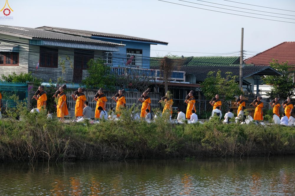 ภาพ No.287812:วันที่ 3 มกราคม พ.ศ. 2569 พิธีต้อนรับพระธรรมยาตรา ครั้งที่ 2 (ภาพชุดที่ 2) ในโครงการธรรมยาตรา กตัญญูบูชา มหาปูชนียาจารย์ พระมงคลเทพมุนี(สด จนฺทสโร) พระผู้ปราบมาร อนุสรณ์สถาน 7 แห่ง ปีที่ 14 ณ อนุสรณ์สถานมหาวิหารพระมงคลเทพมุนี (โลตัสแลนด์) อ.สองพี่น้อง จ.